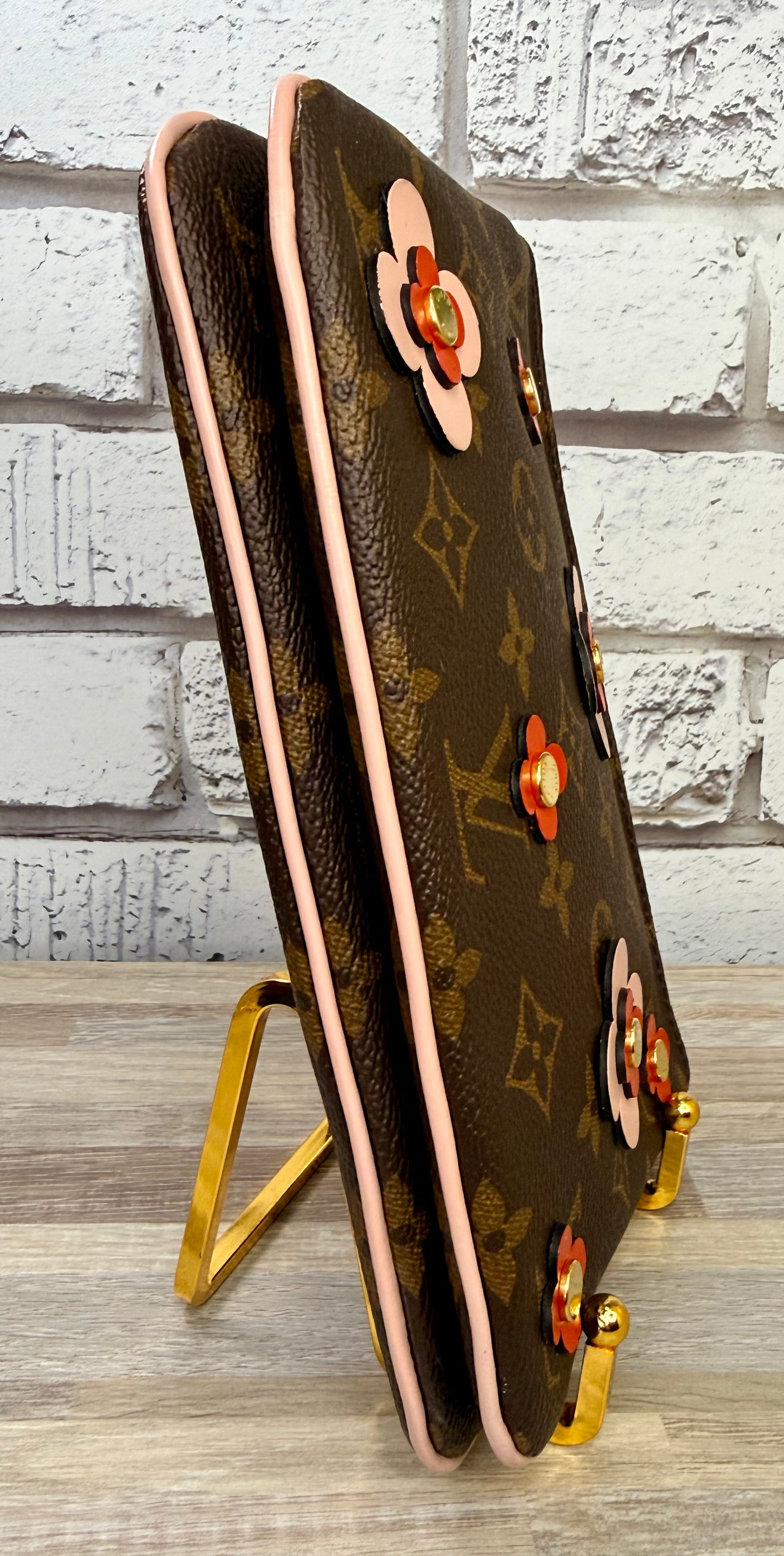 Pre-Owned Louis Vuitton “Blooming Flowers” Double Zip Pochette