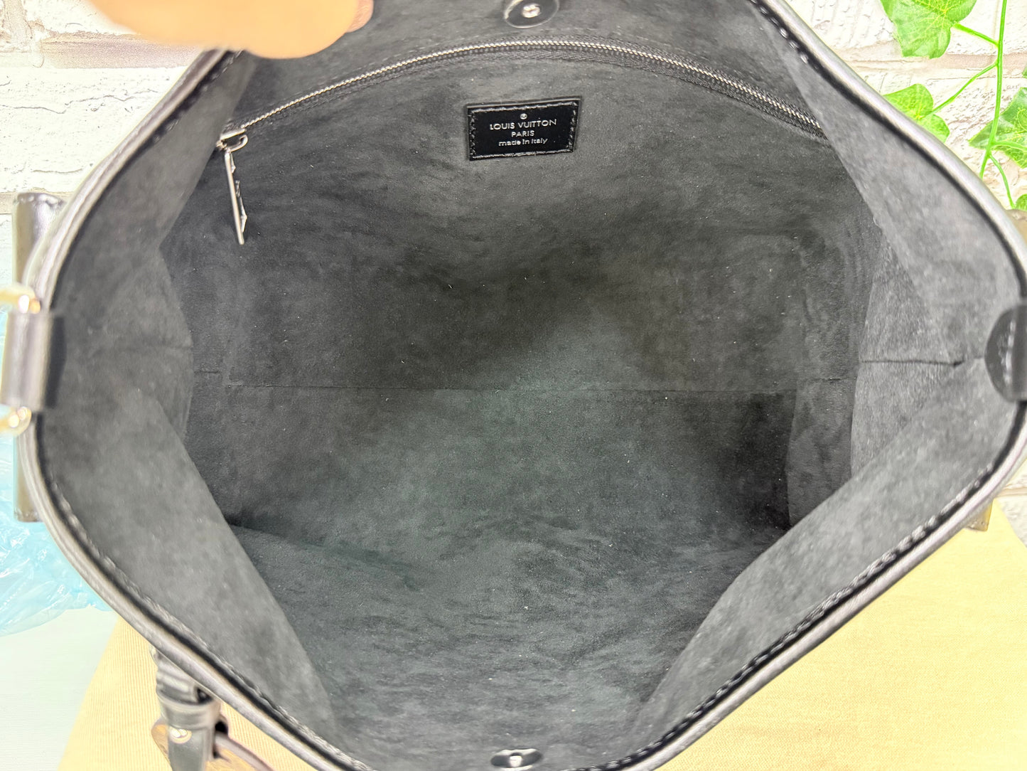 Louis Vuitton Carryall Cargo Vibe PM (Black) - Pristine