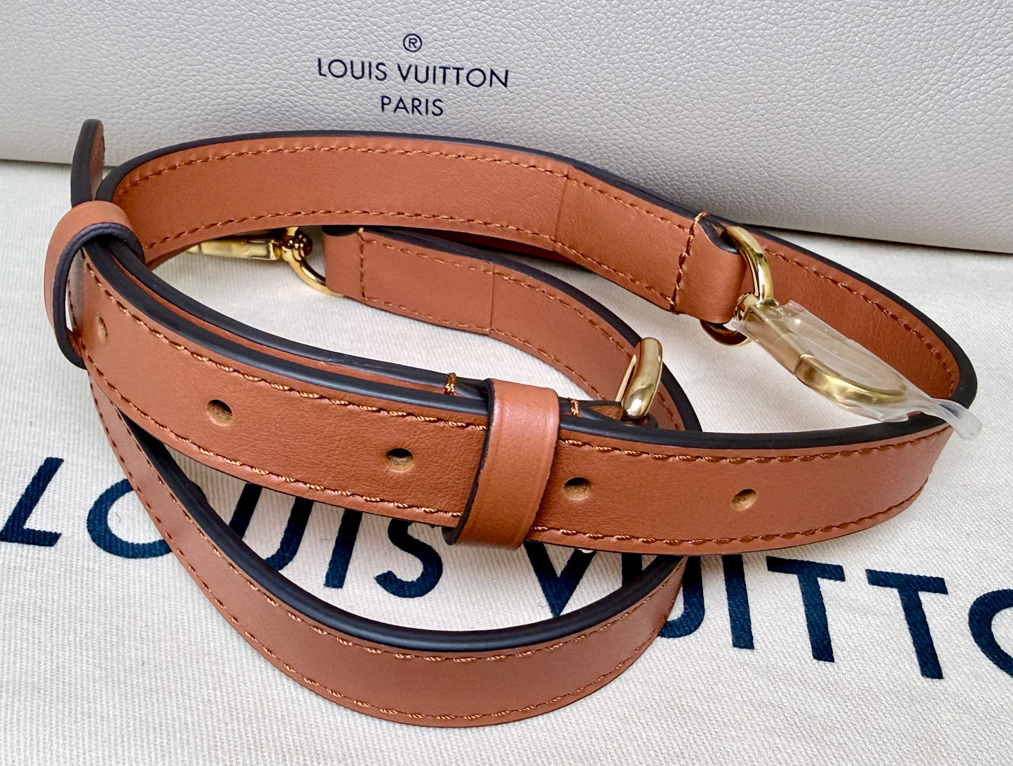 Louis Vuitton On My Side MM (Galet) - Excellent