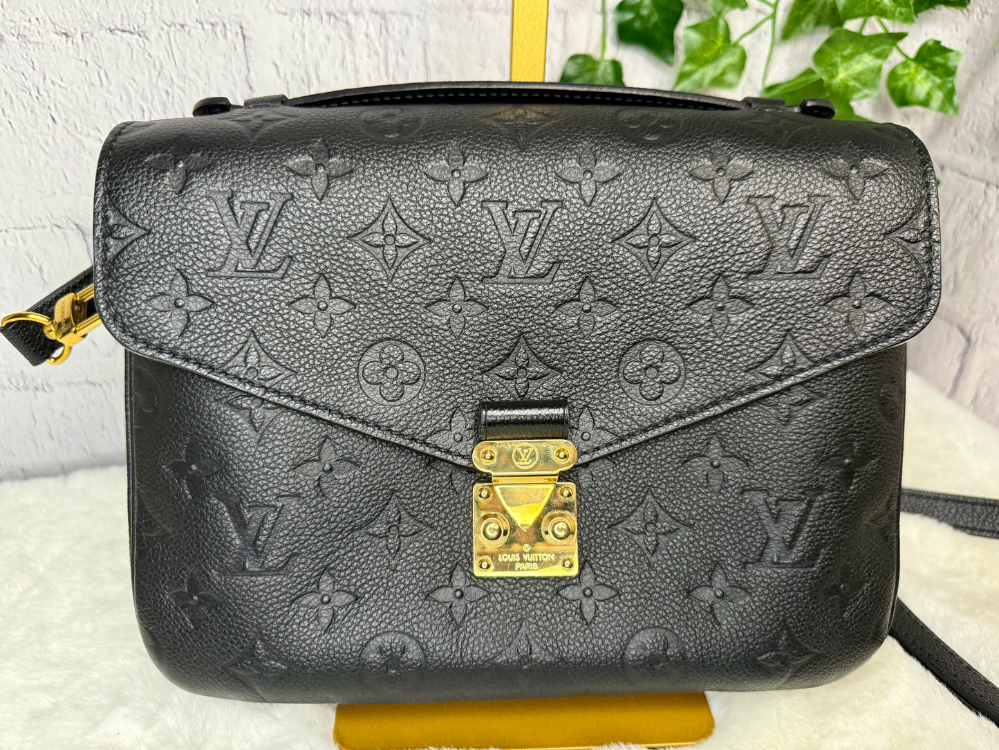 Louis Vuitton Pochette Métis Empreinte (Black)