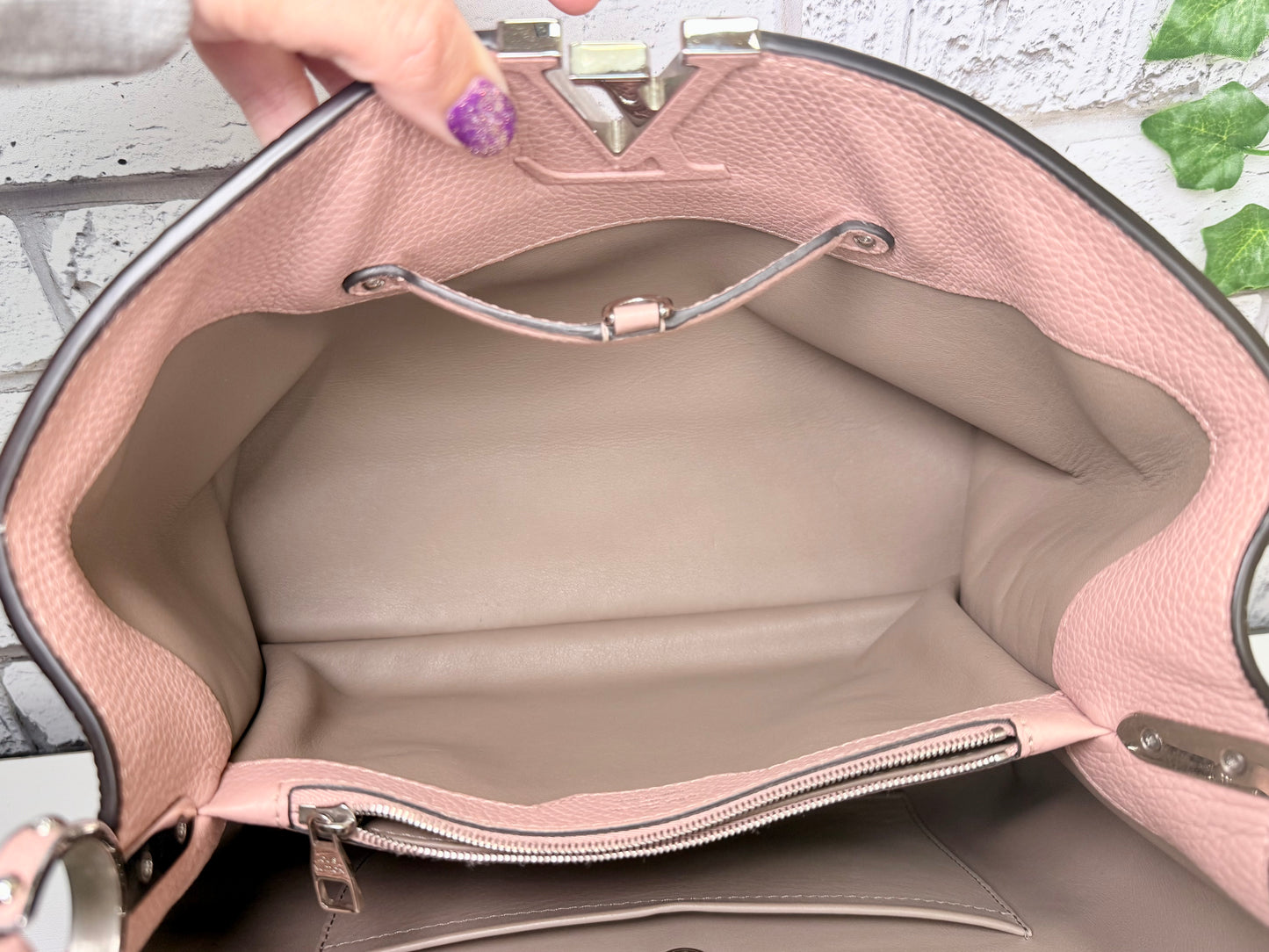 Louis Vuitton Capucines MM (Rose Pink) - Great/Excellent