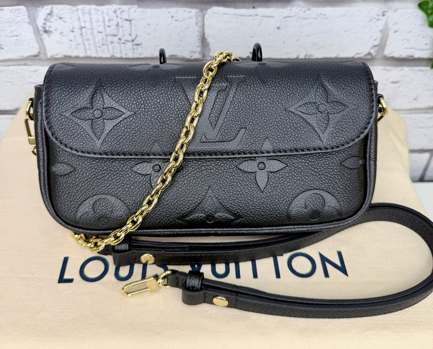 Louis Vuitton Empreinte Leather Chain Ivy (Black) - New