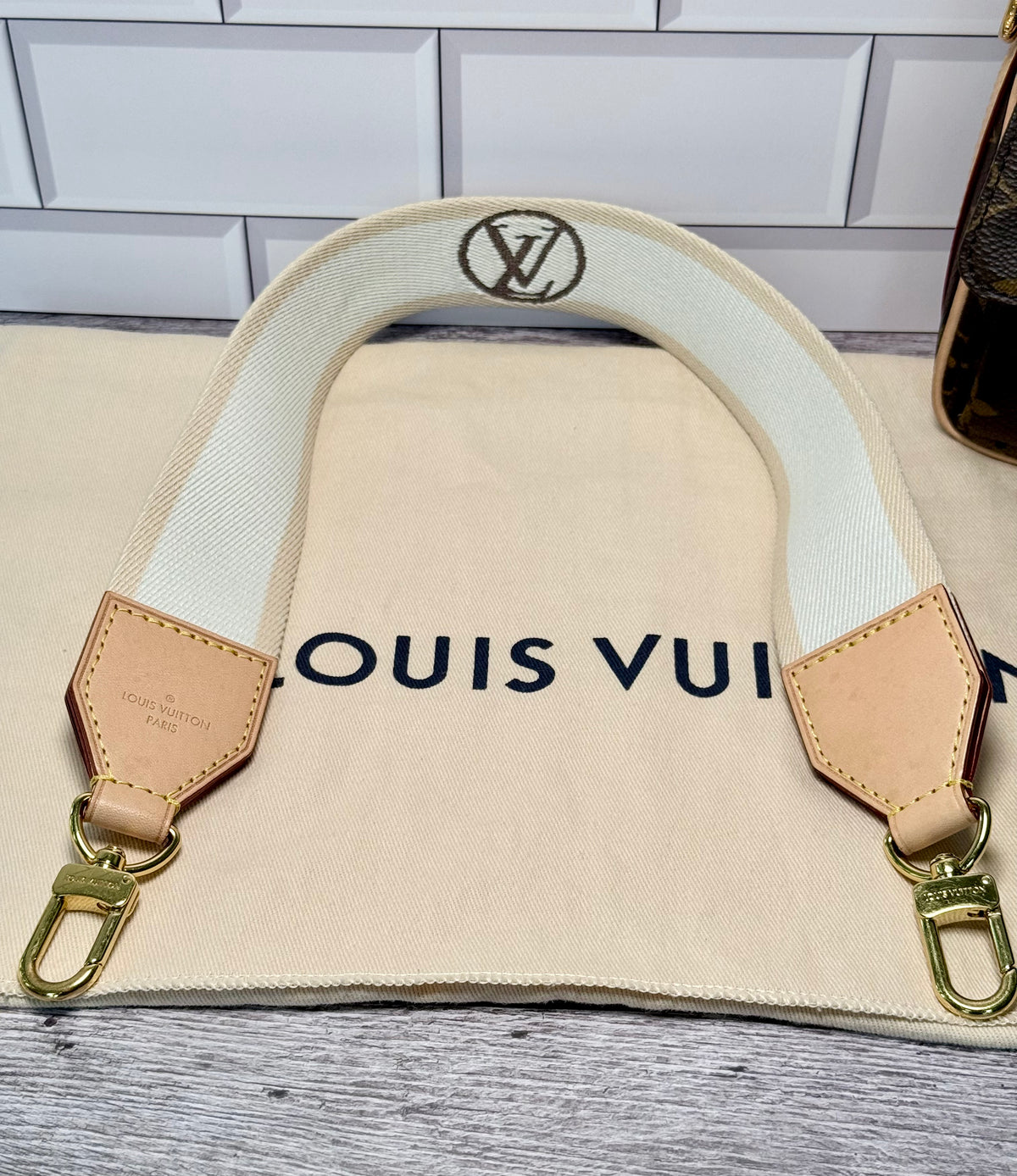 Louis Vuitton Vivacité (Monogram) - Excellent