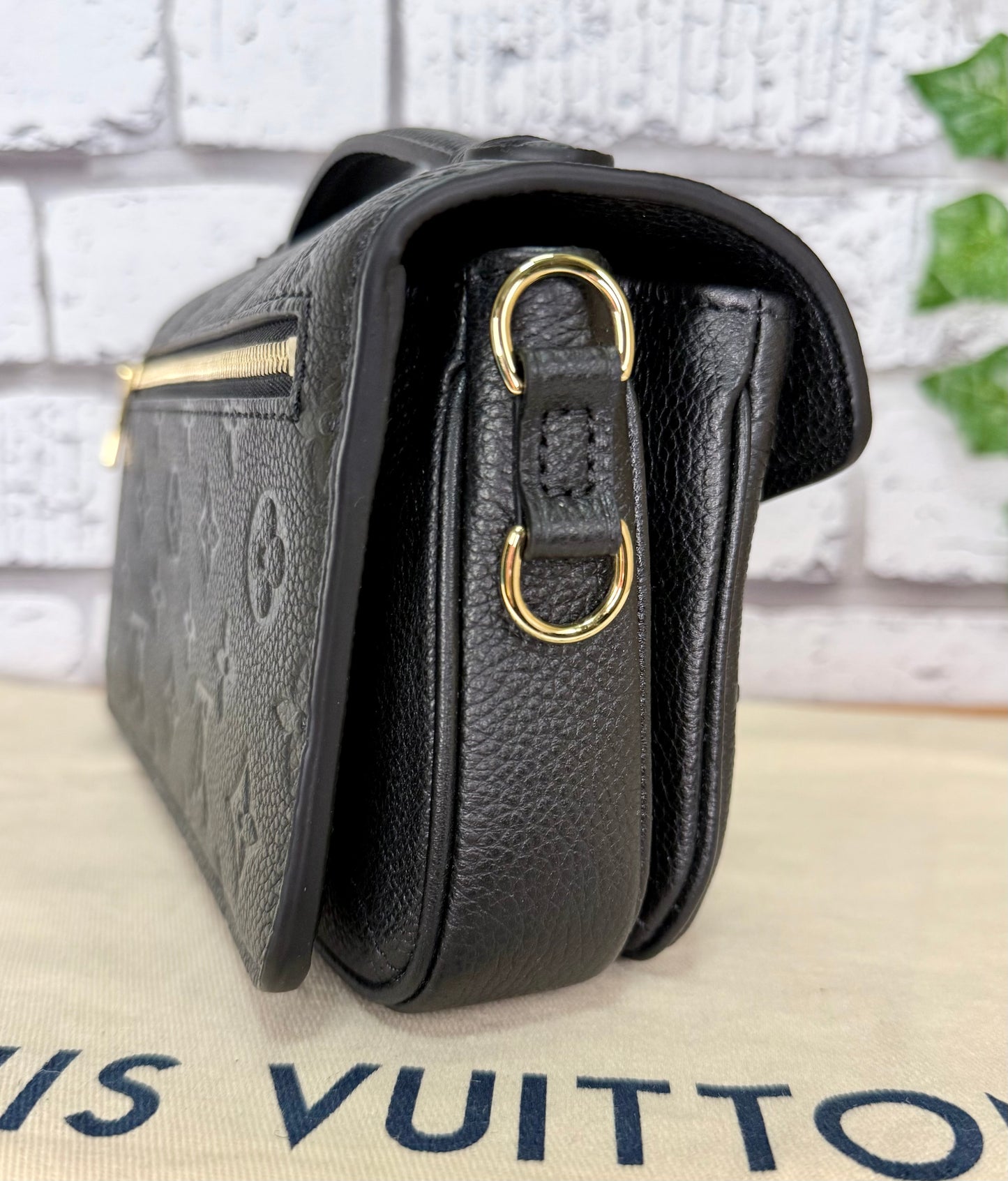 Louis Vuitton Empreinte Leather Metis East West (Black) - Pristine