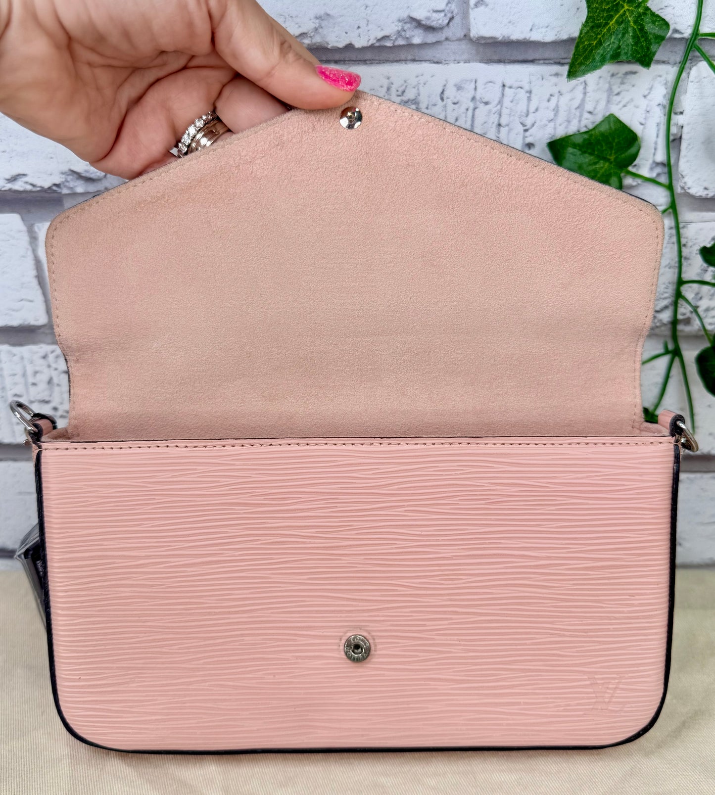 Louis Vuitton Epi Leather Felicie w/ Inserts (Light Pink) - Very Good