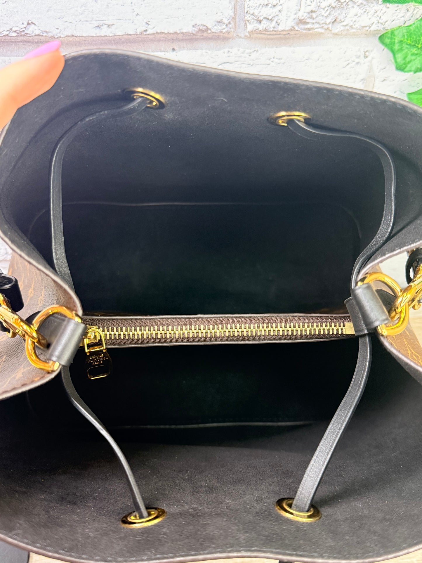 Louis Vuitton Neo Noe MM (Monogram/Black) - Excellent