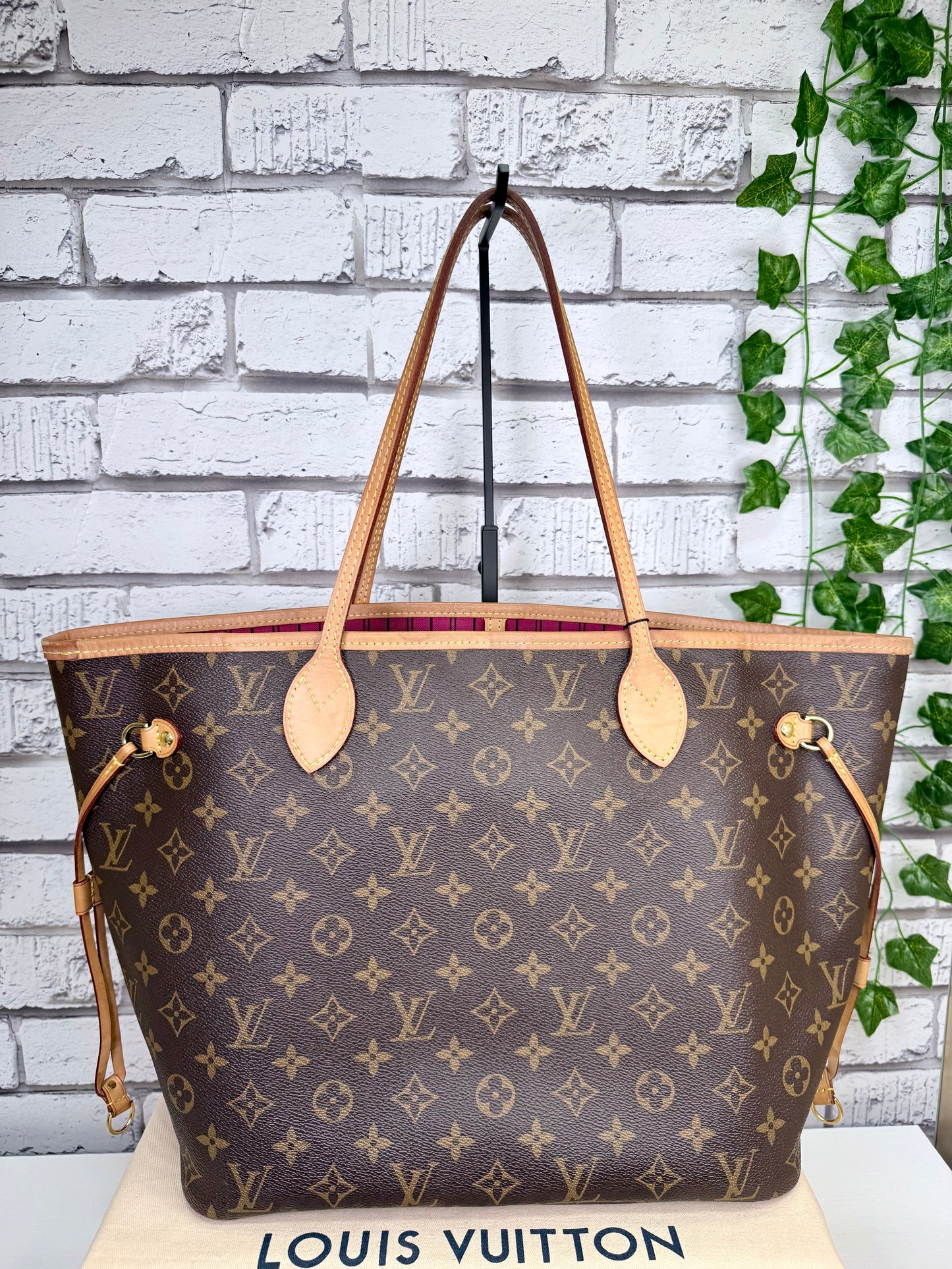 Louis Vuitton Neverfull MM w/ Pouch (Monogram/Pivoine) - Great