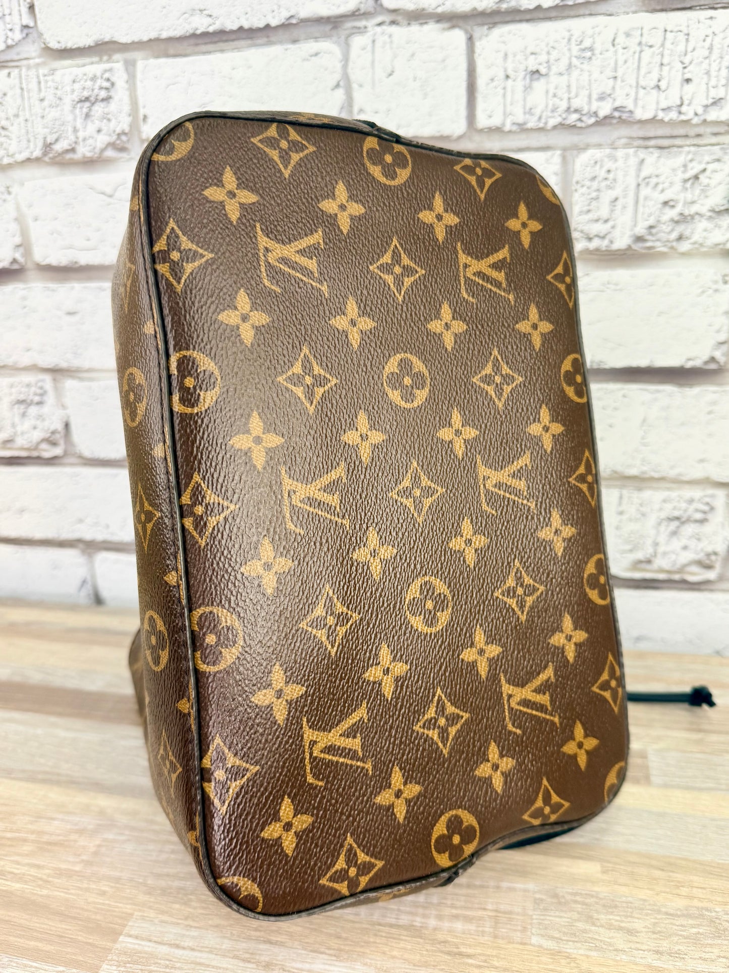 Louis Vuitton Neo Noe MM (Monogram/Black) - Excellent