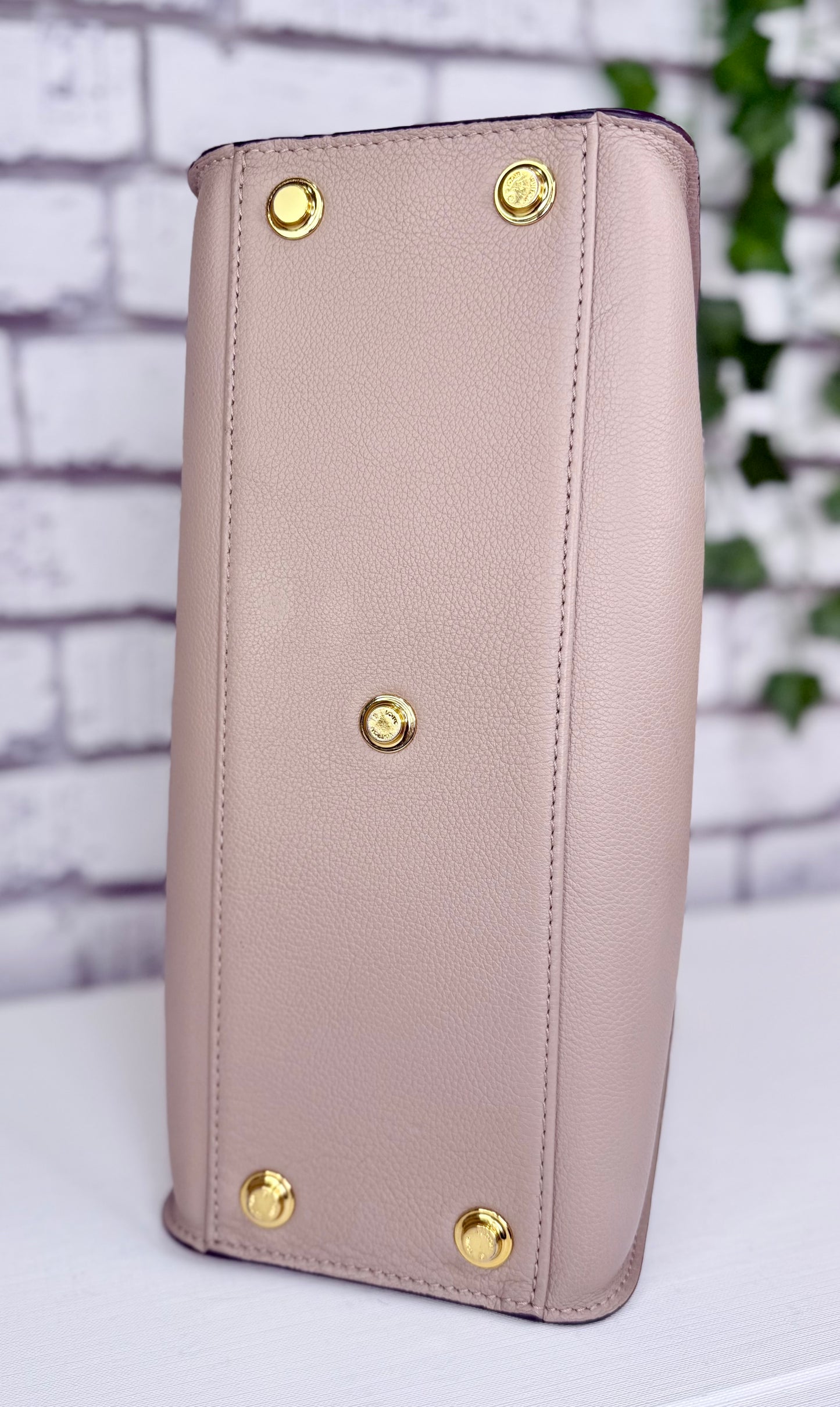 Louis Vuitton On My Side MM (Galet) - Excellent