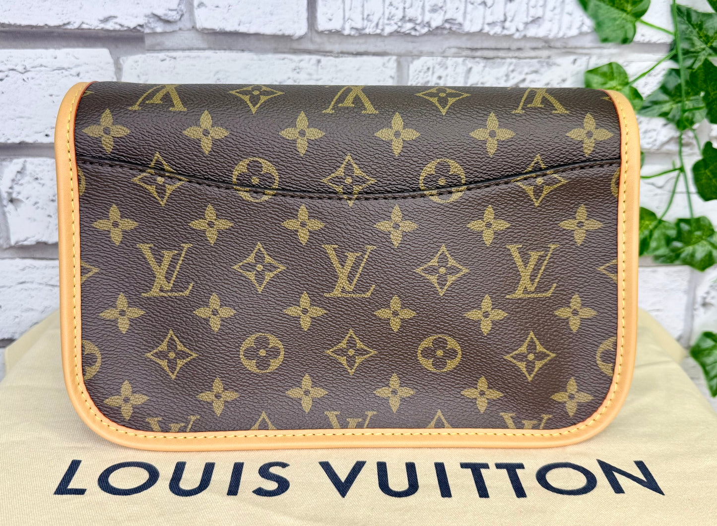 Louis Vuitton Diane (Monogram) - Pristine