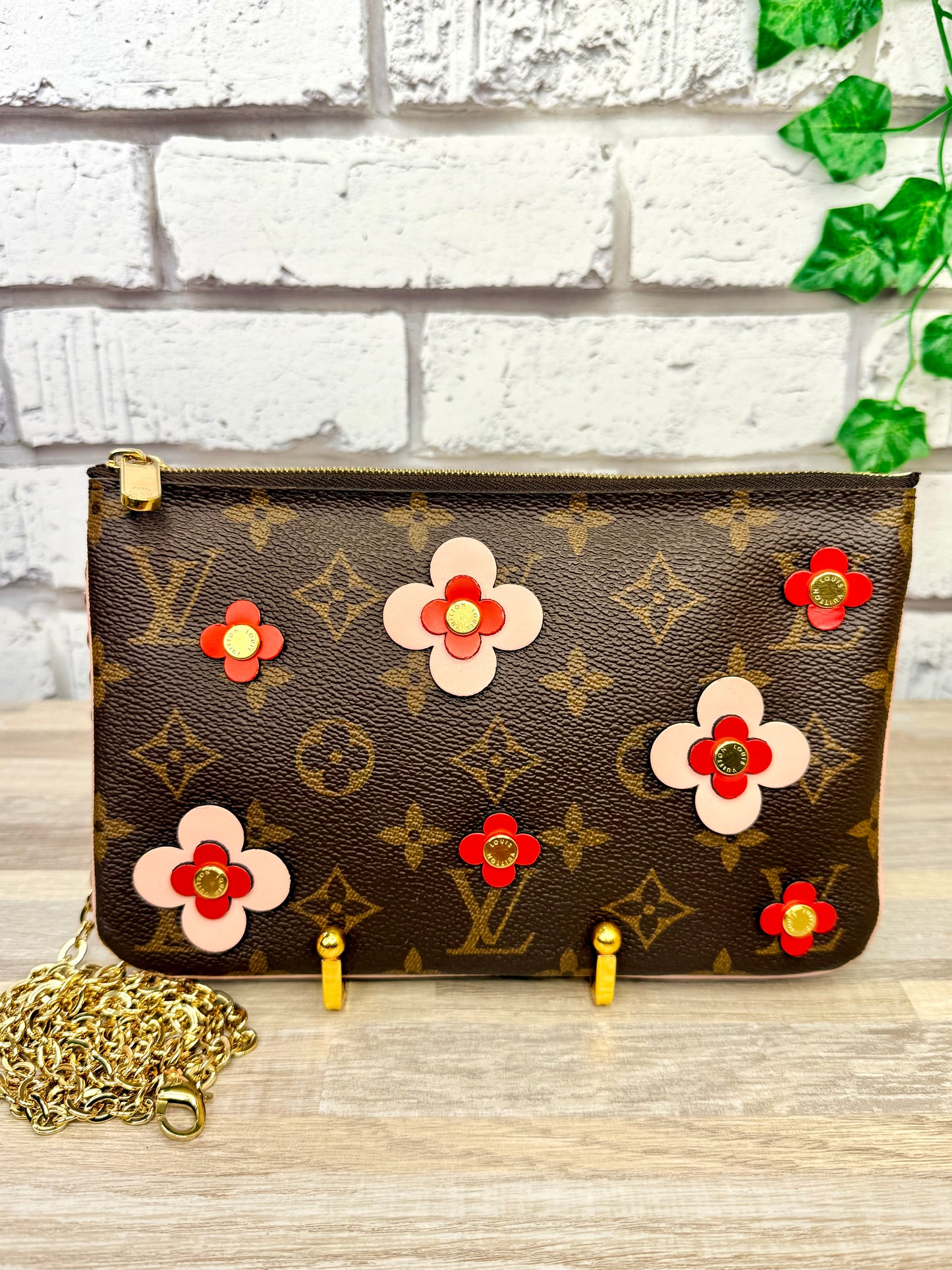 Pre-Owned Louis Vuitton “Blooming Flowers” Double Zip Pochette