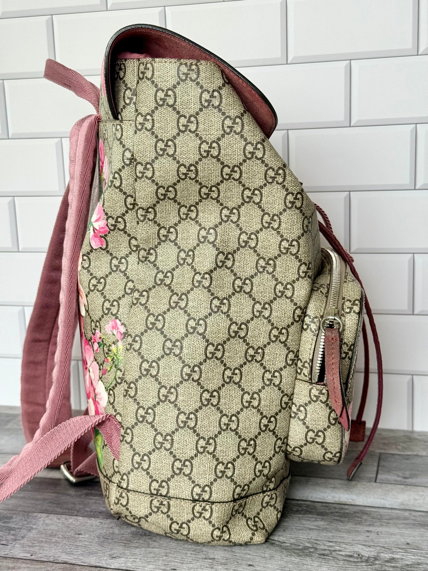 Gucci Supreme GG Blooms Buckle Backpack (Pink) - Great +