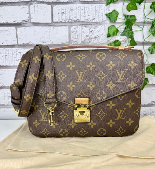 Louis Vuitton Pochette Métis (Monogram) - Great/Excellent