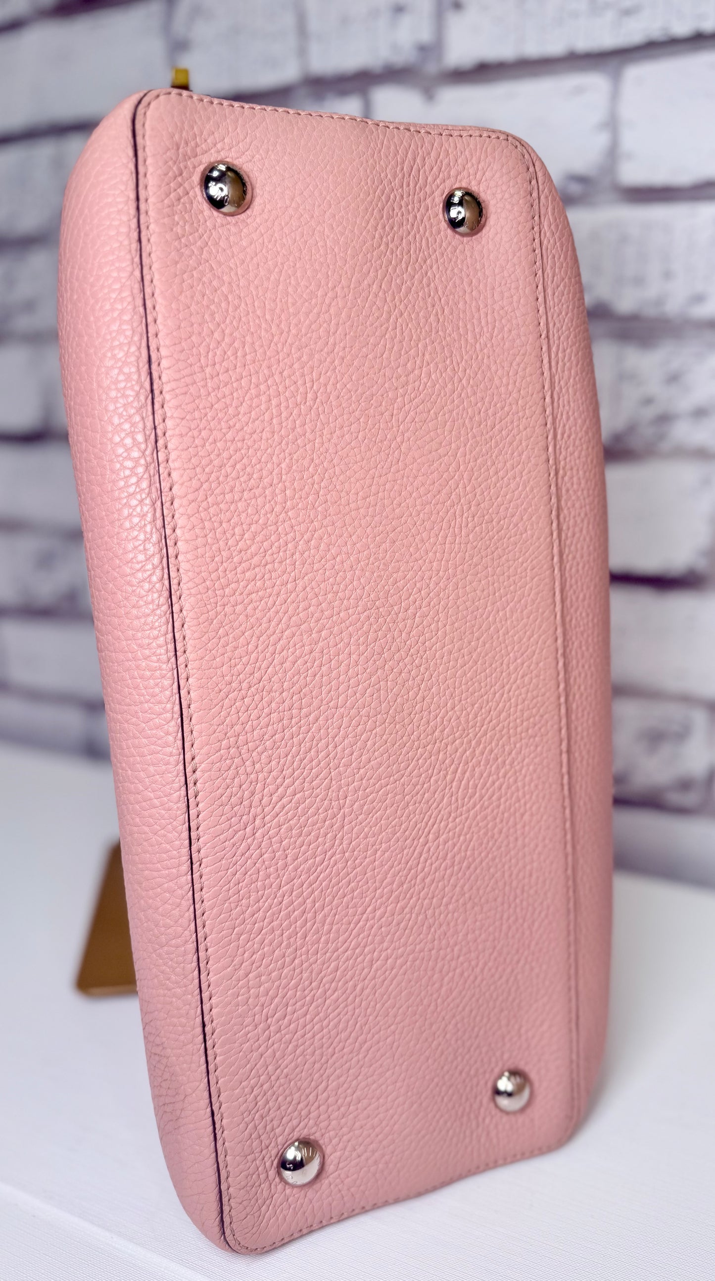 Louis Vuitton Capucines MM (Rose Pink) - Great/Excellent