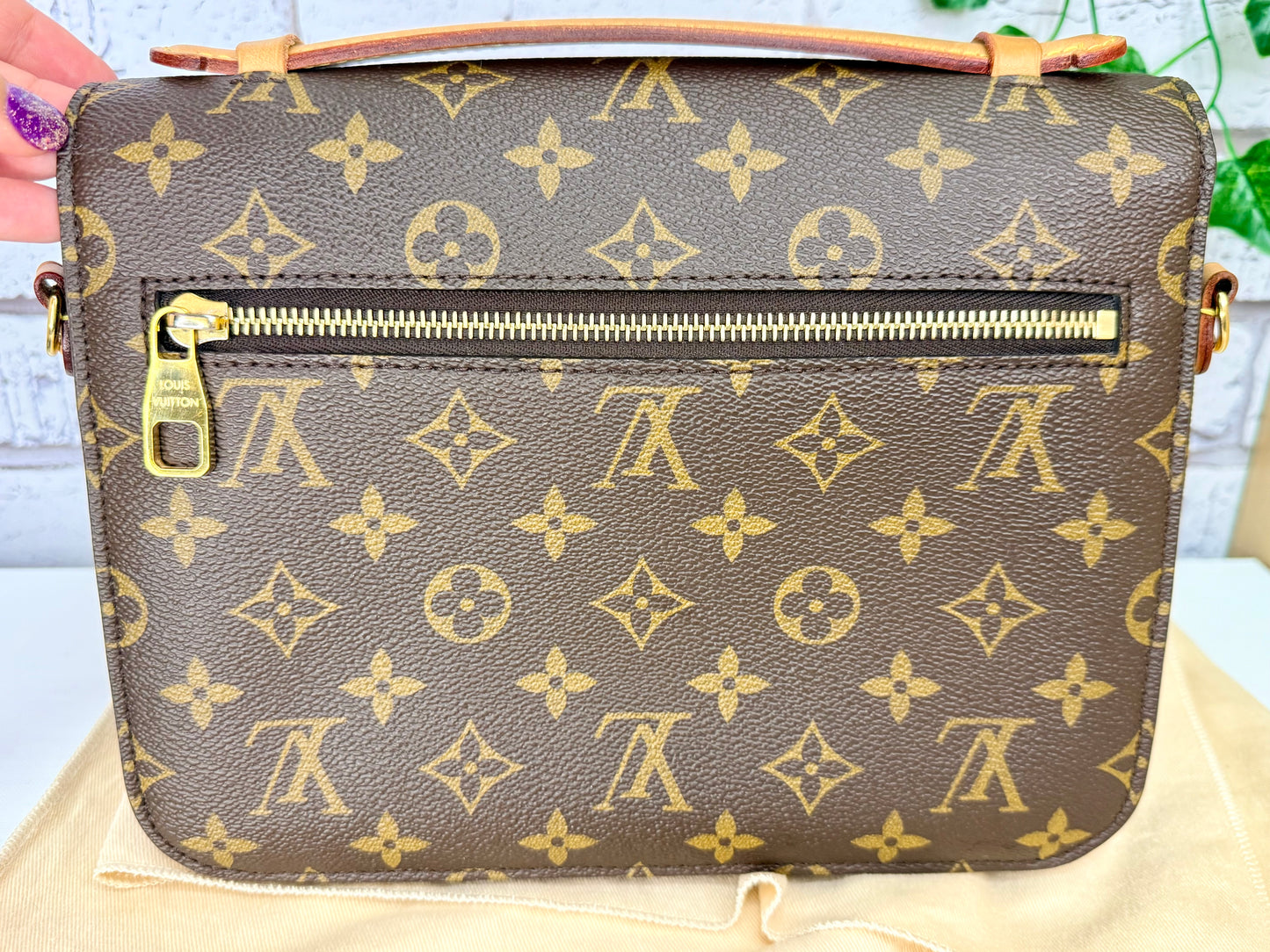 Louis Vuitton Pochette Métis (Monogram) - Great/Excellent