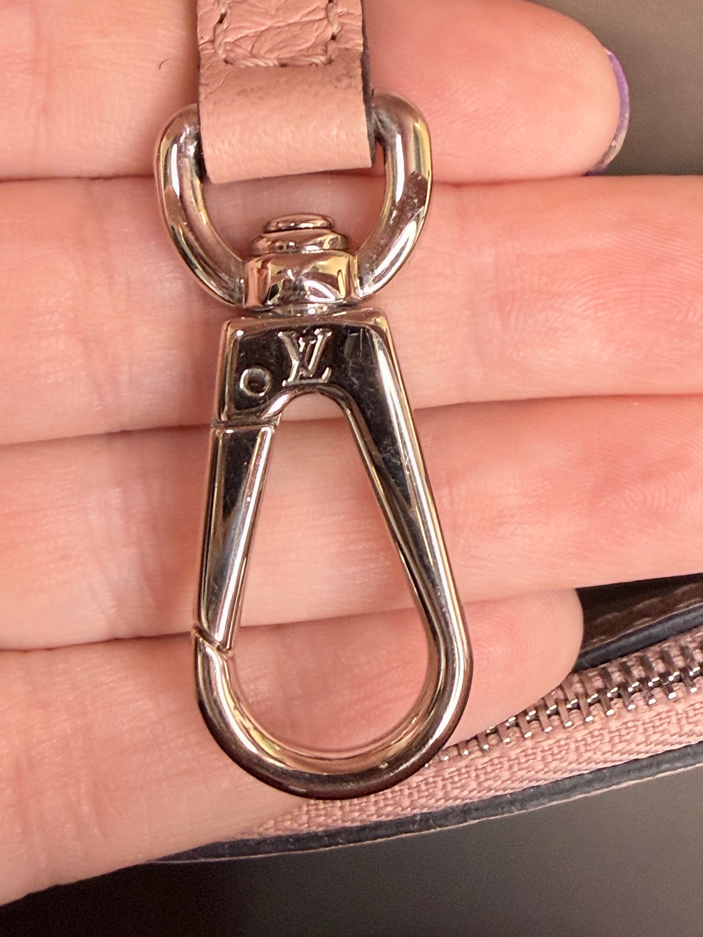 Louis Vuitton Capucines MM (Rose Pink) - Great/Excellent