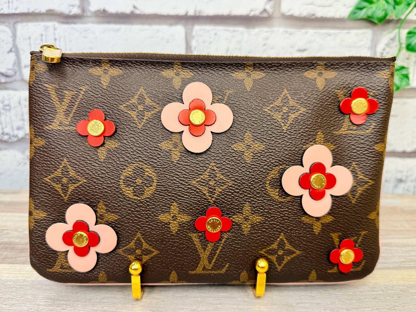 Pre-Owned Louis Vuitton “Blooming Flowers” Double Zip Pochette
