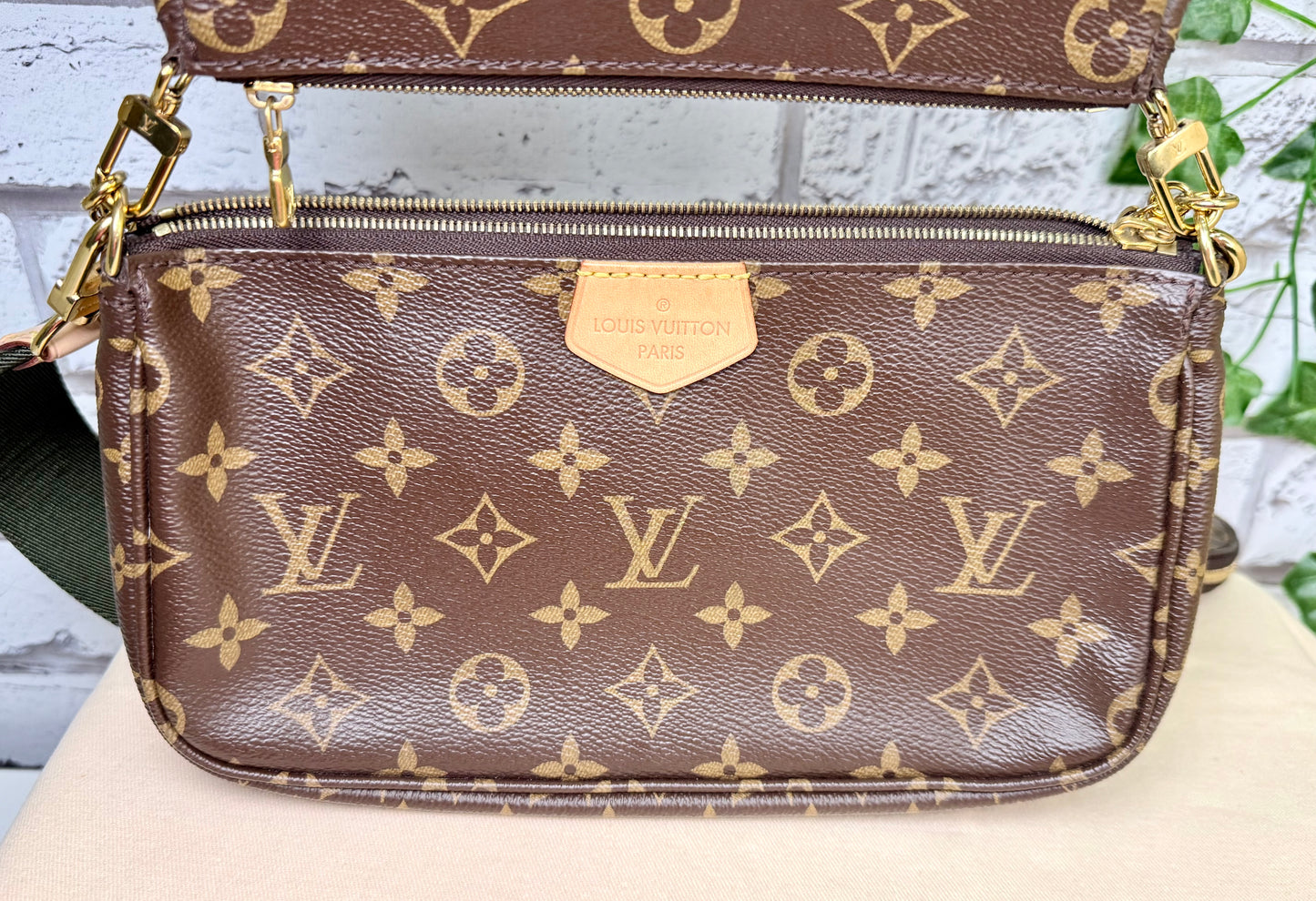 Louis Vuitton Multi Pochette Accessoires (Khaki) - Great/Excellent