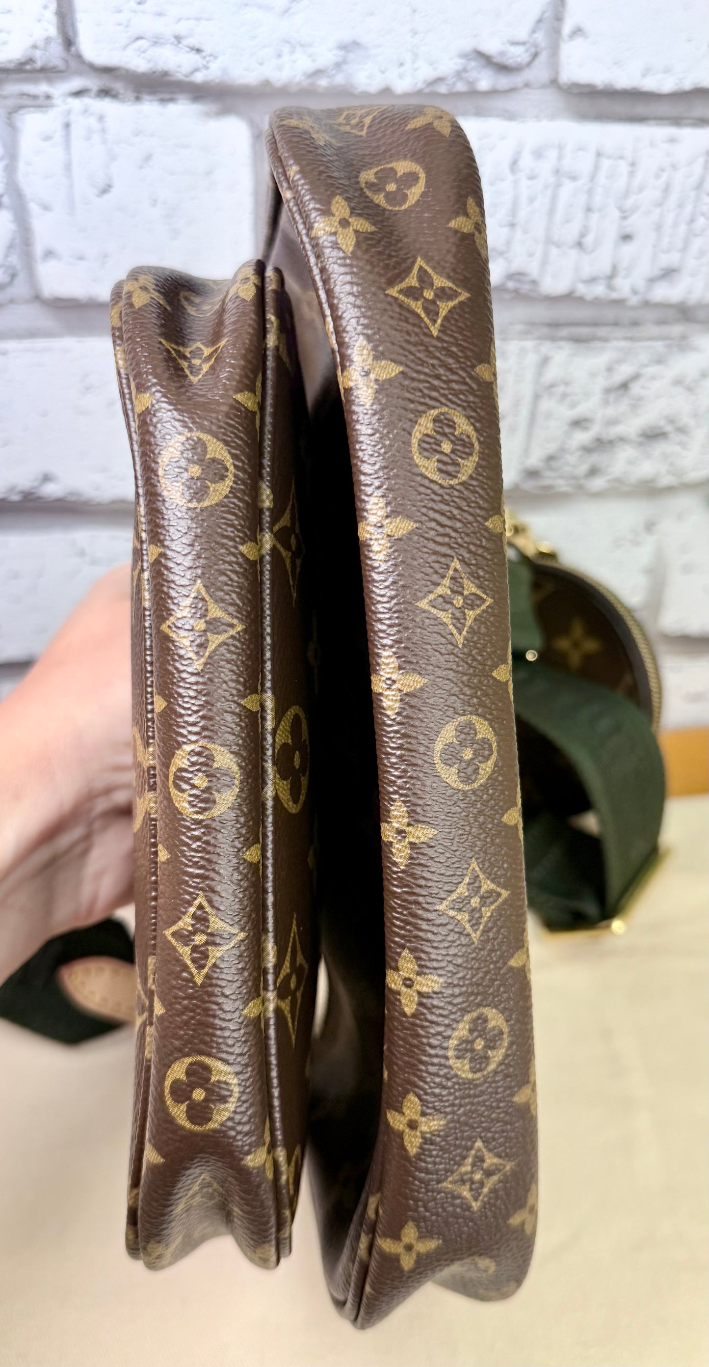 Louis Vuitton Multi Pochette Accessoires (Khaki) - Great/Excellent