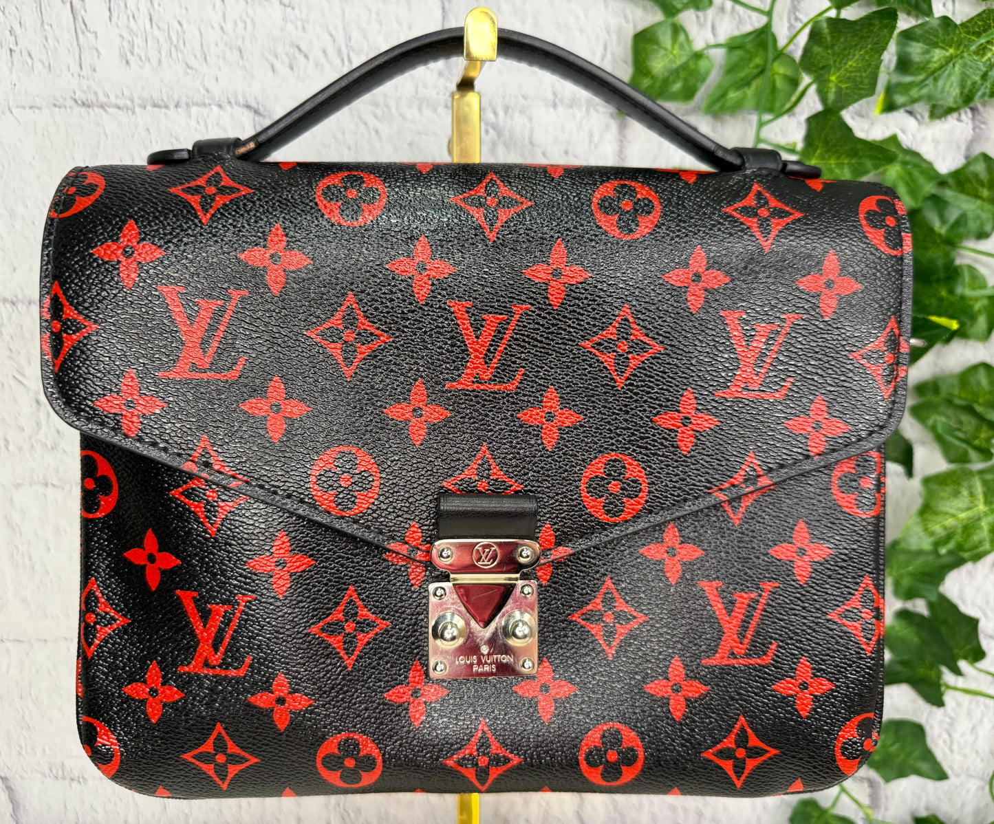 Louis Vuitton Limited Edition Infrarouge Pochette Métis