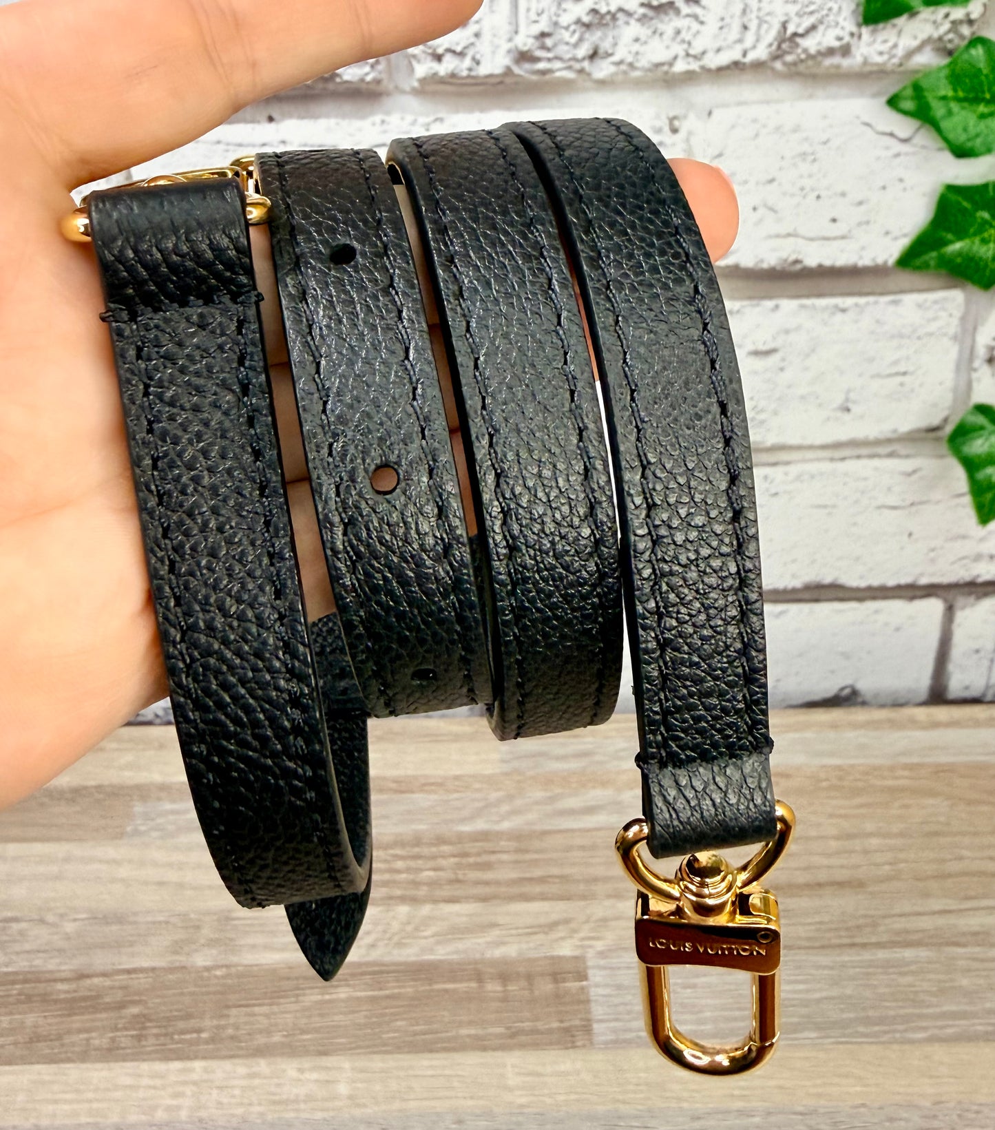 Pre-Owned Louis Vuitton Empreinte Bagatelle (Black)