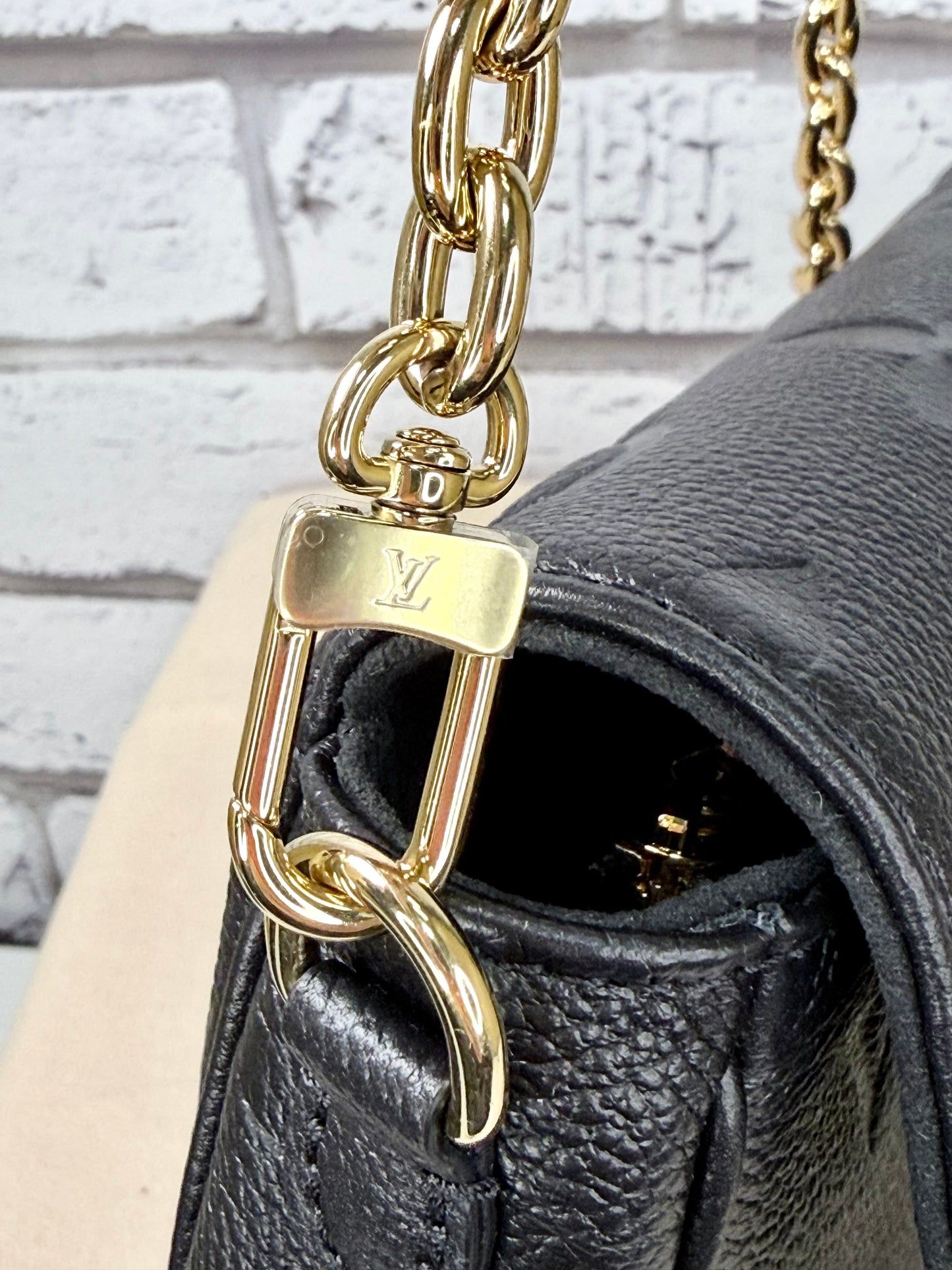 Louis Vuitton Empreinte Leather Chain Ivy (Black) - New