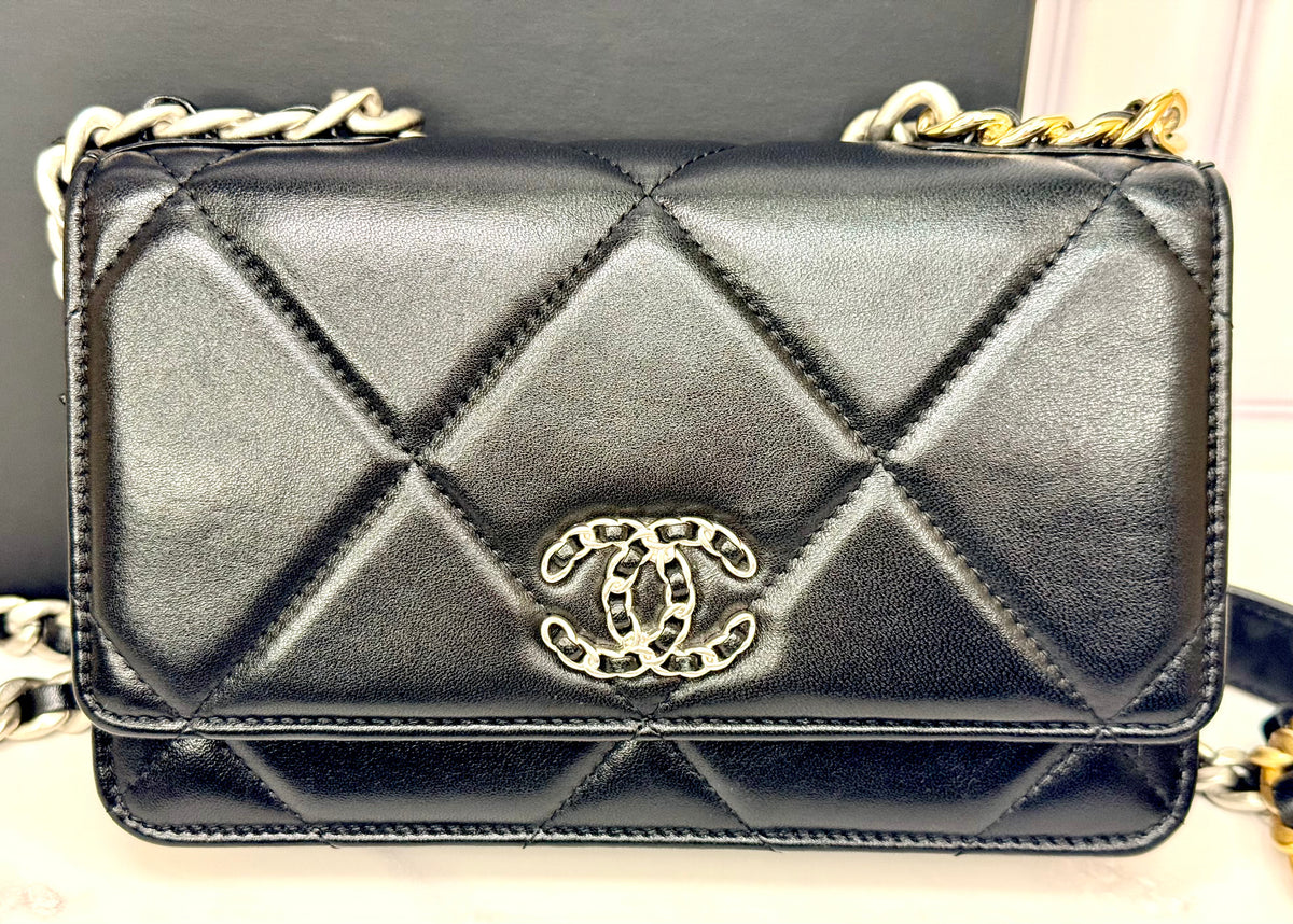 Chanel 19 Lambskin WOC (Black) - Excellent