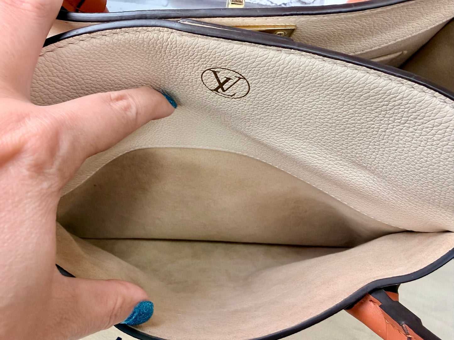 Louis Vuitton On My Side MM (Galet) - Excellent