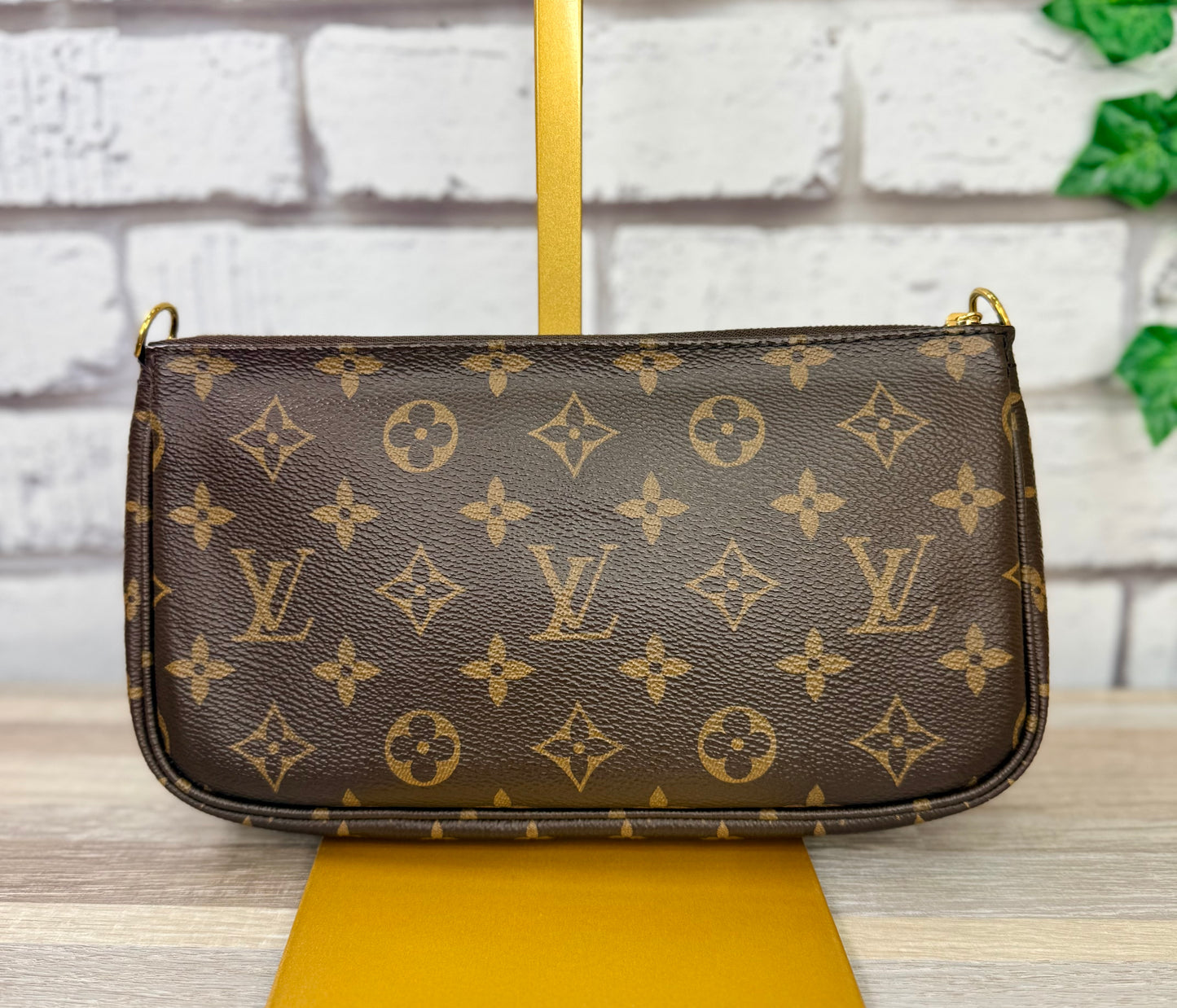 Pre-Owned Louis Vuitton Multi Pochette Accessoires (Pink)