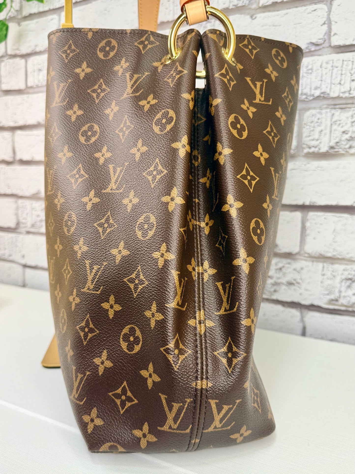 Louis Vuitton Pre-Owned Graceful MM (Monogram/Fuchsia)