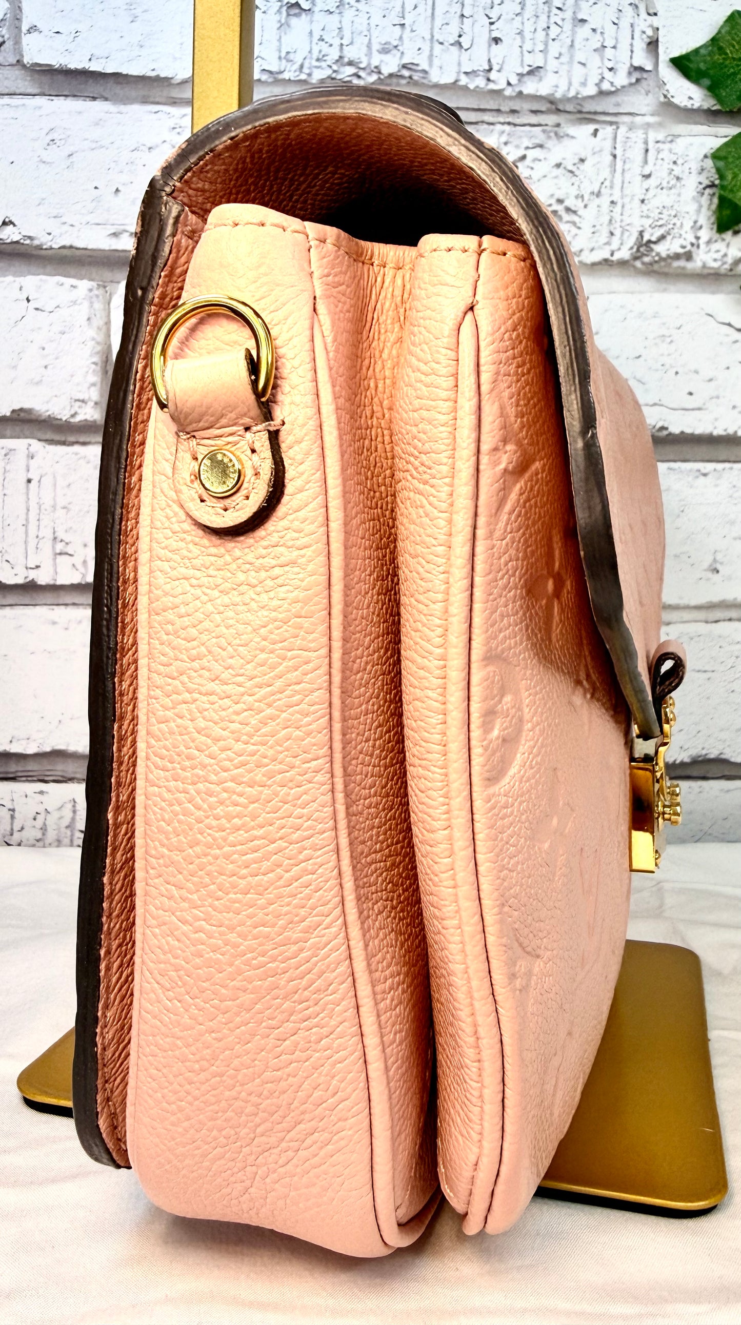 Pre-Owned Louis Vuitton Pochette Métis - Rose Poudre