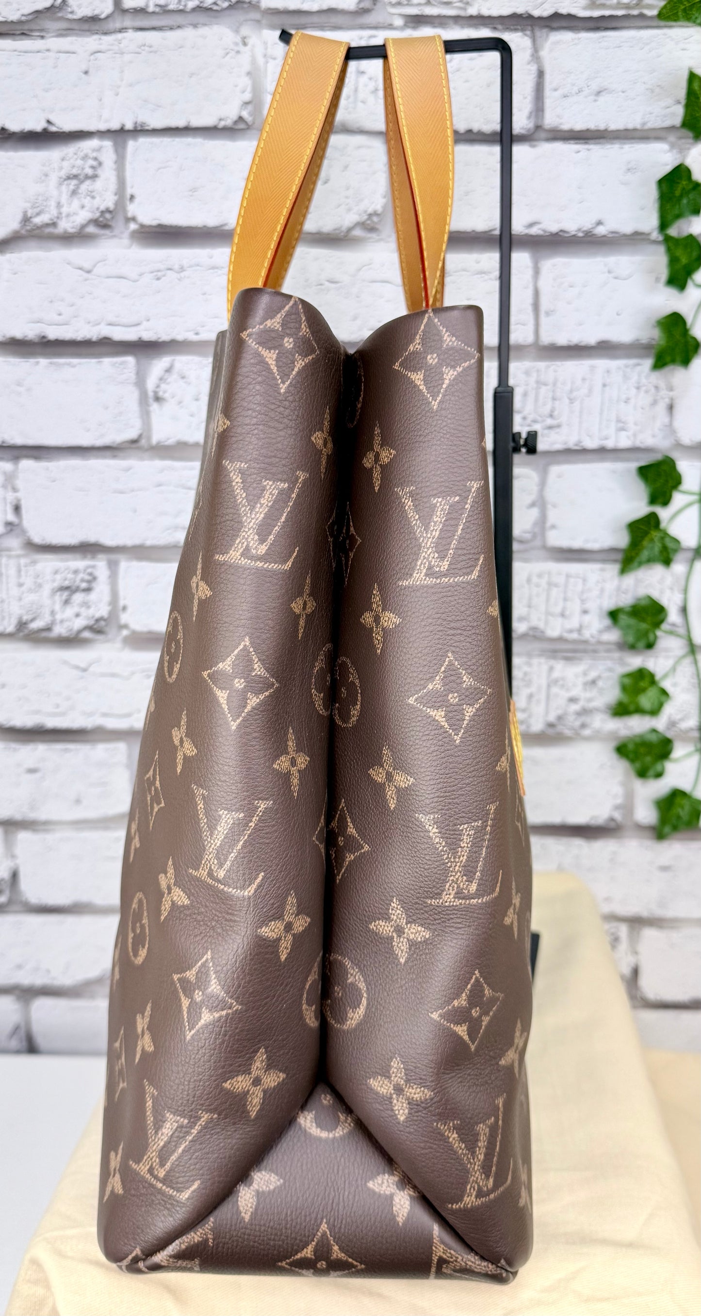 Louis Vuitton Shopper Tote MM (Monogram) - Like New