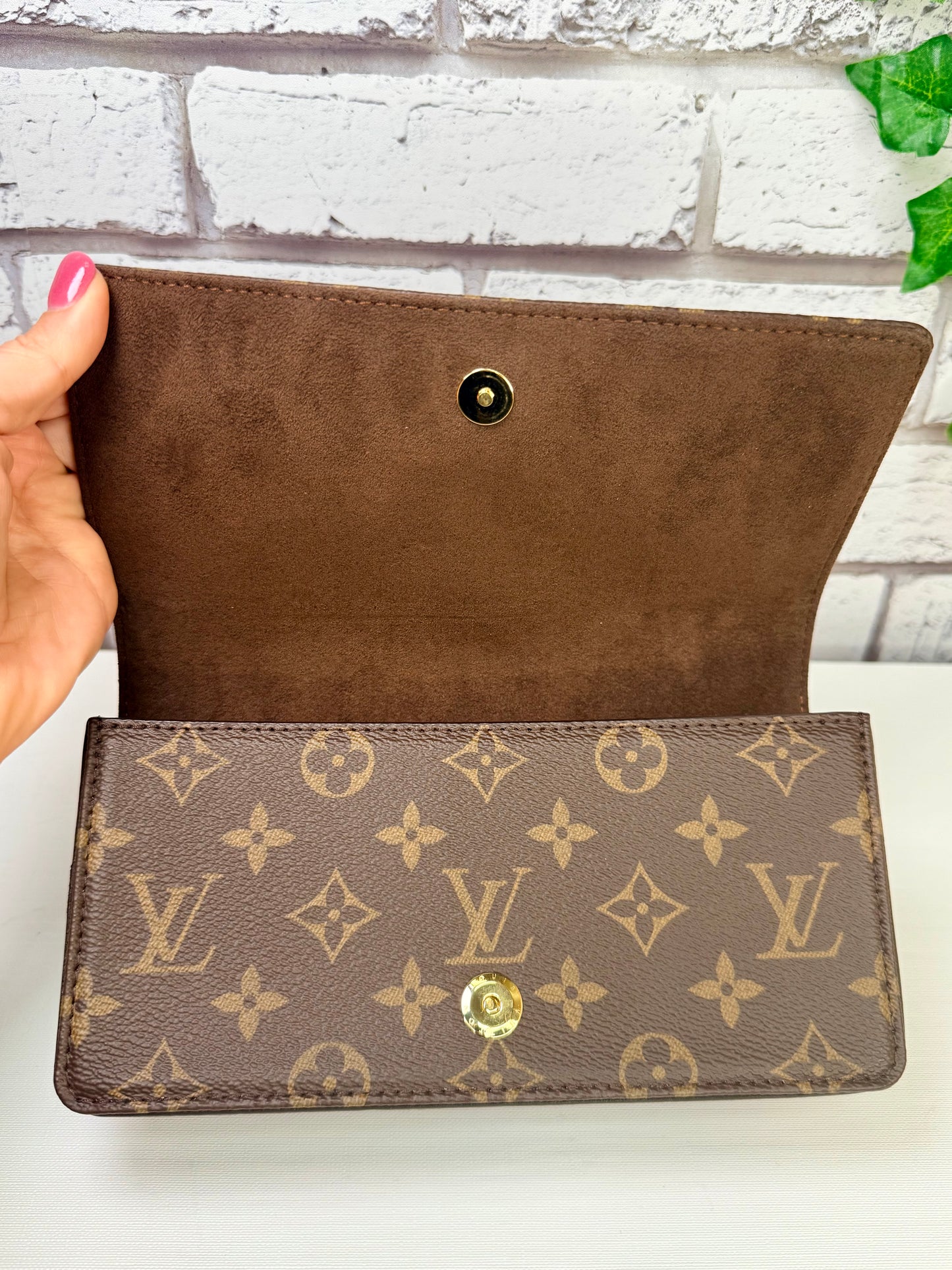 Louis Vuitton Lily Wallet On Chain - Excellent/Like New