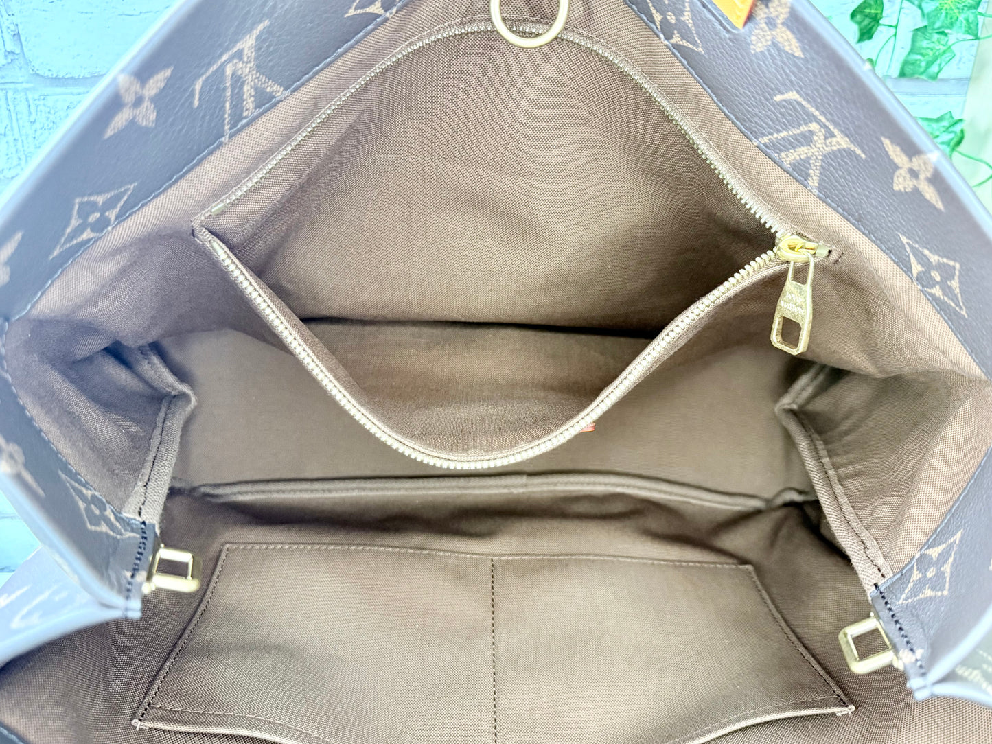 Louis Vuitton Shopper Tote MM (Monogram) - Like New