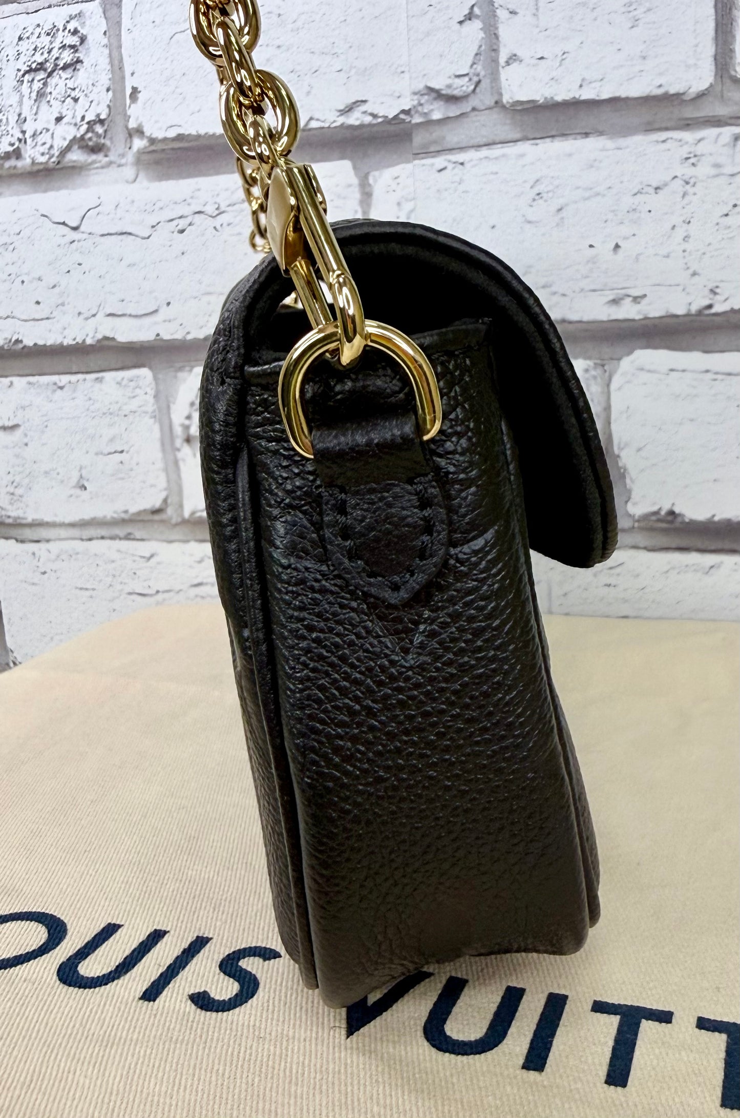 Louis Vuitton Empreinte Leather Chain Ivy (Black) - New