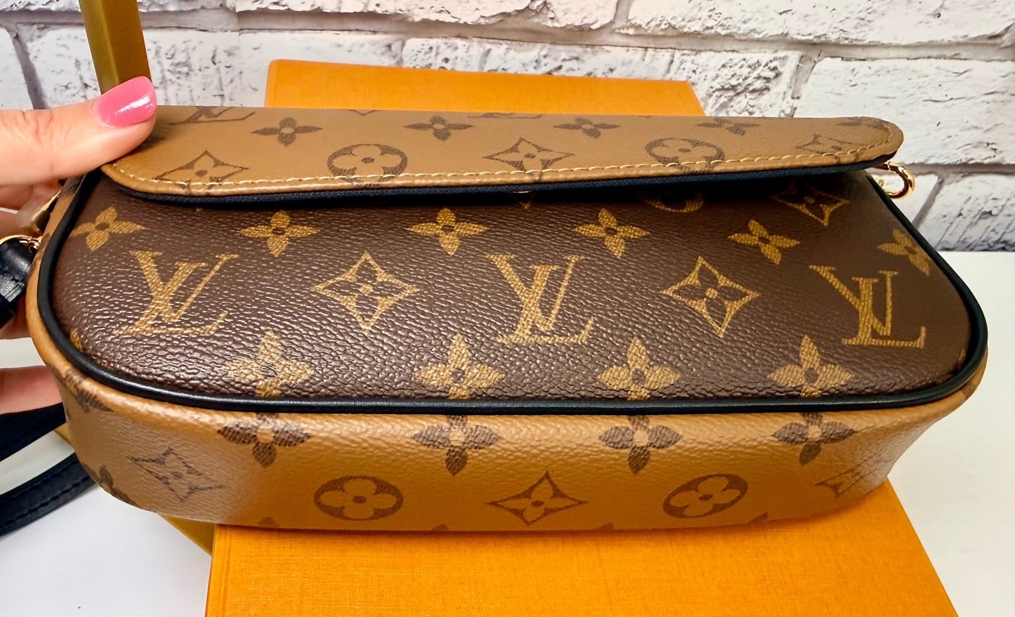 Louis Vuitton Reverse Monogram Ivy - Like New