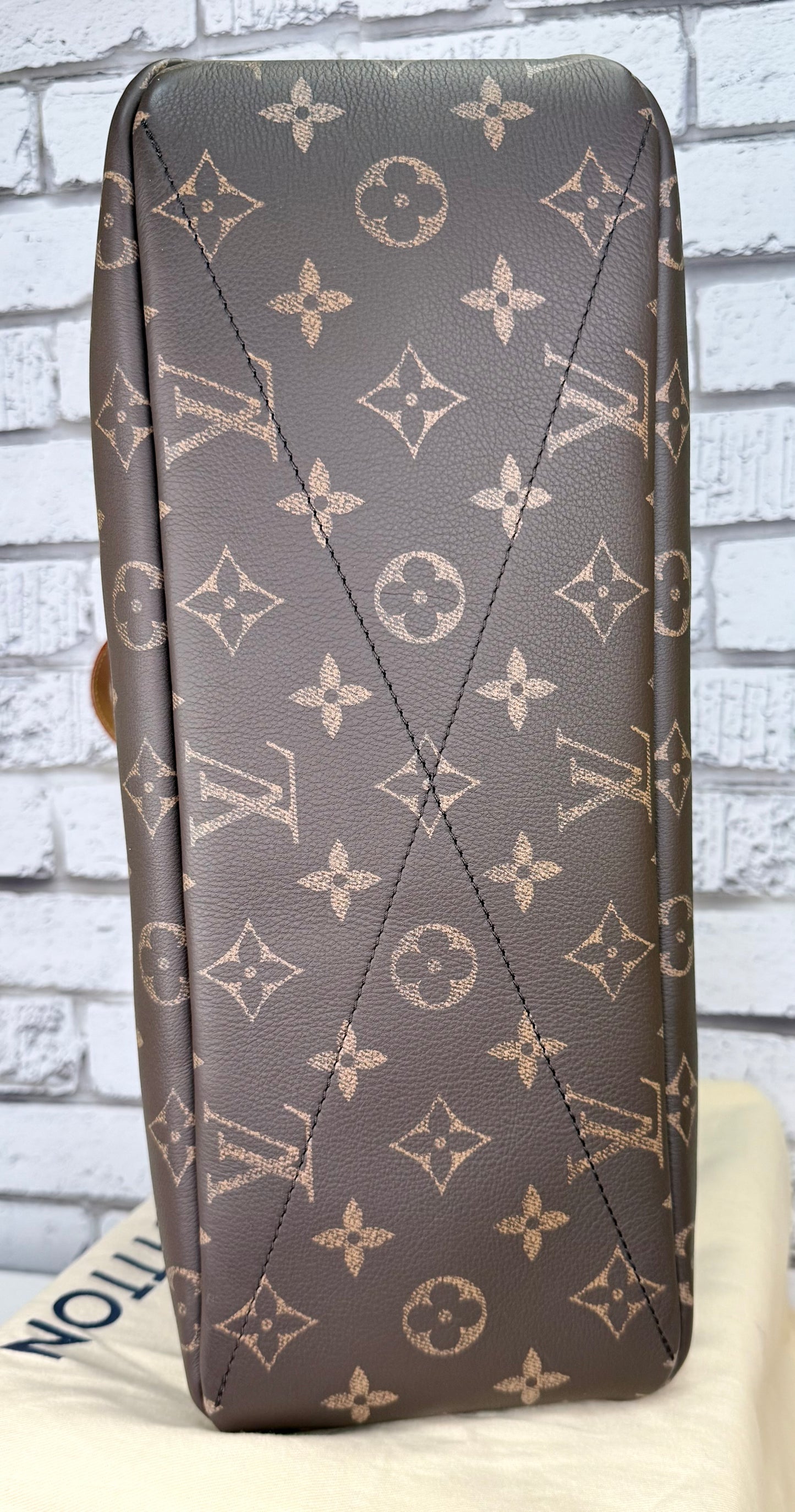 Louis Vuitton Shopper Tote MM (Monogram) - Like New