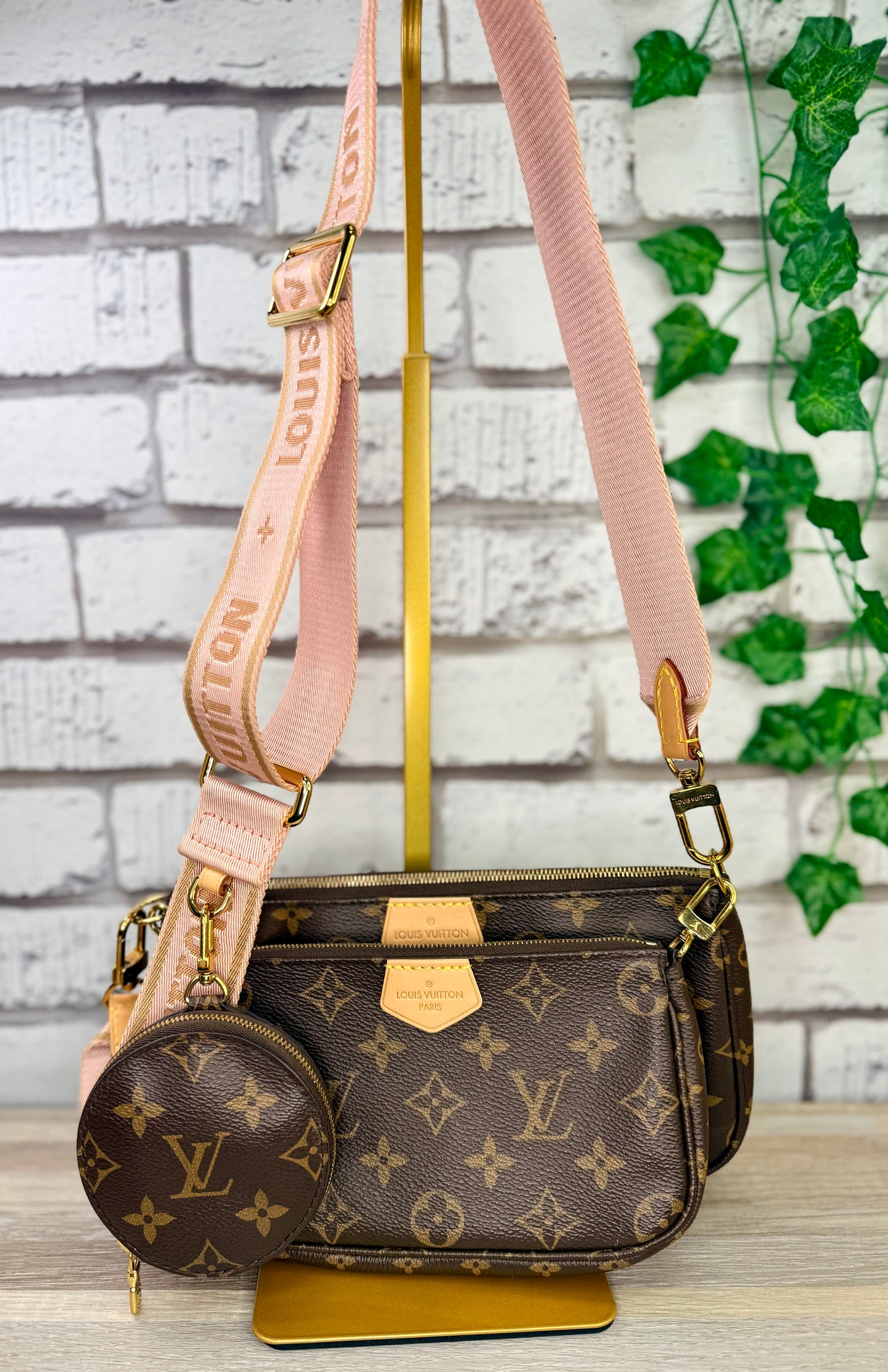 Pre-Owned Louis Vuitton Multi Pochette Accessoires (Pink)