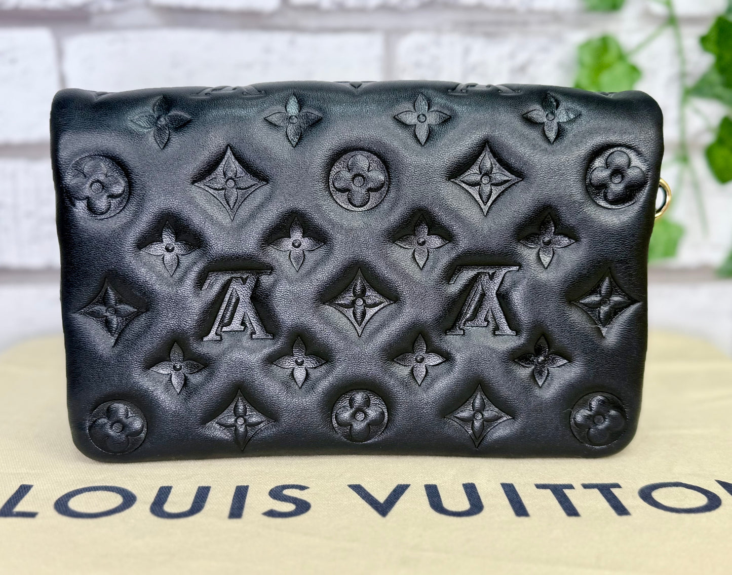 Louis Vuitton Coussin Pochette (Black) - Excellent