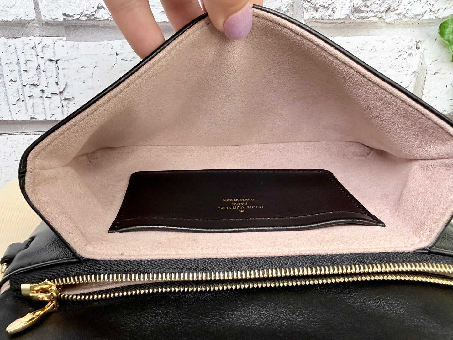 Louis Vuitton Coussin Pochette (Black) - Excellent