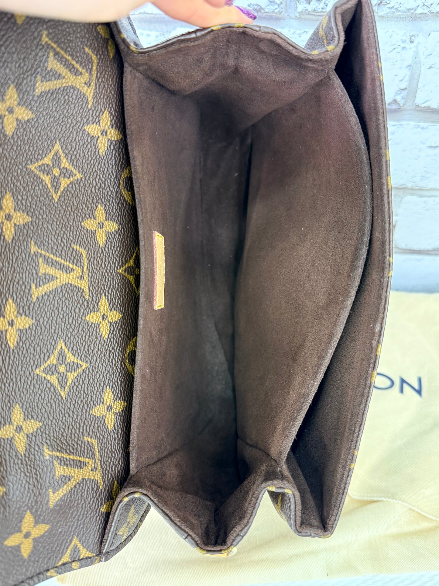 Louis Vuitton Pochette Métis (Monogram) - Great/Excellent