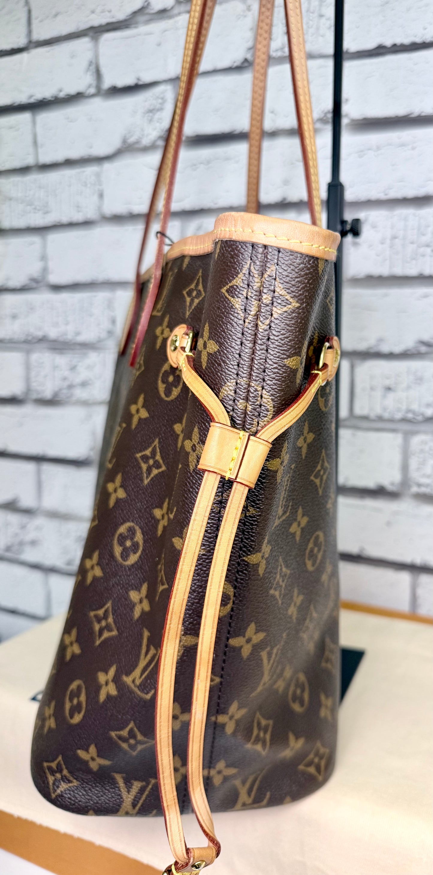 Louis Vuitton Neverfull MM w/ Pouch (Monogram/Pivoine) - Great