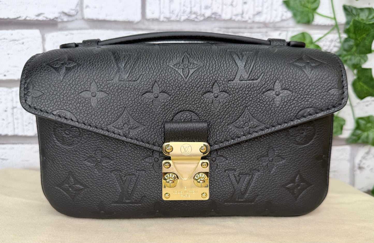 Louis Vuitton Empreinte Leather Metis East West (Black) - Pristine