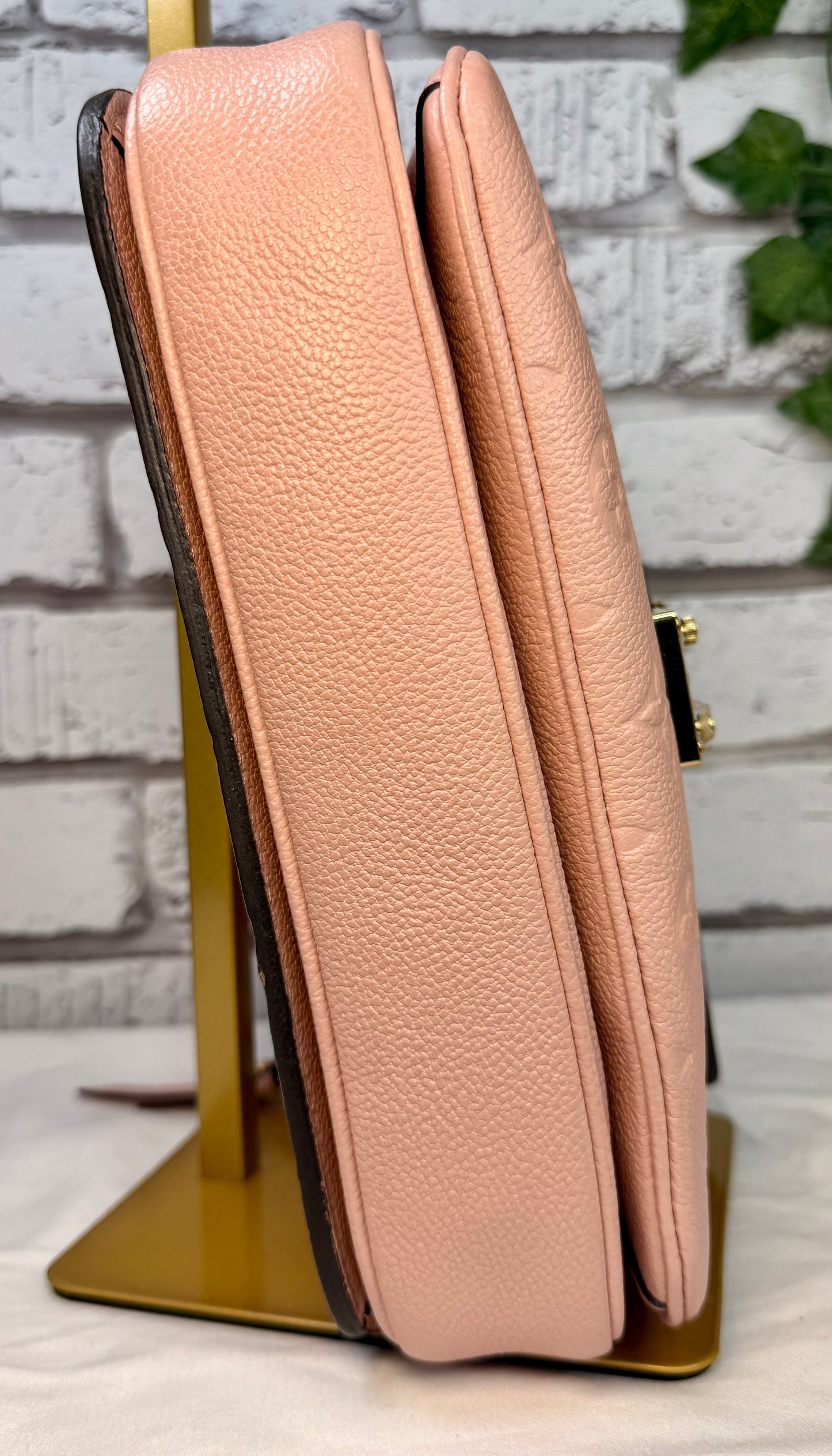 Pre-Owned Louis Vuitton Pochette Métis - Rose Poudre
