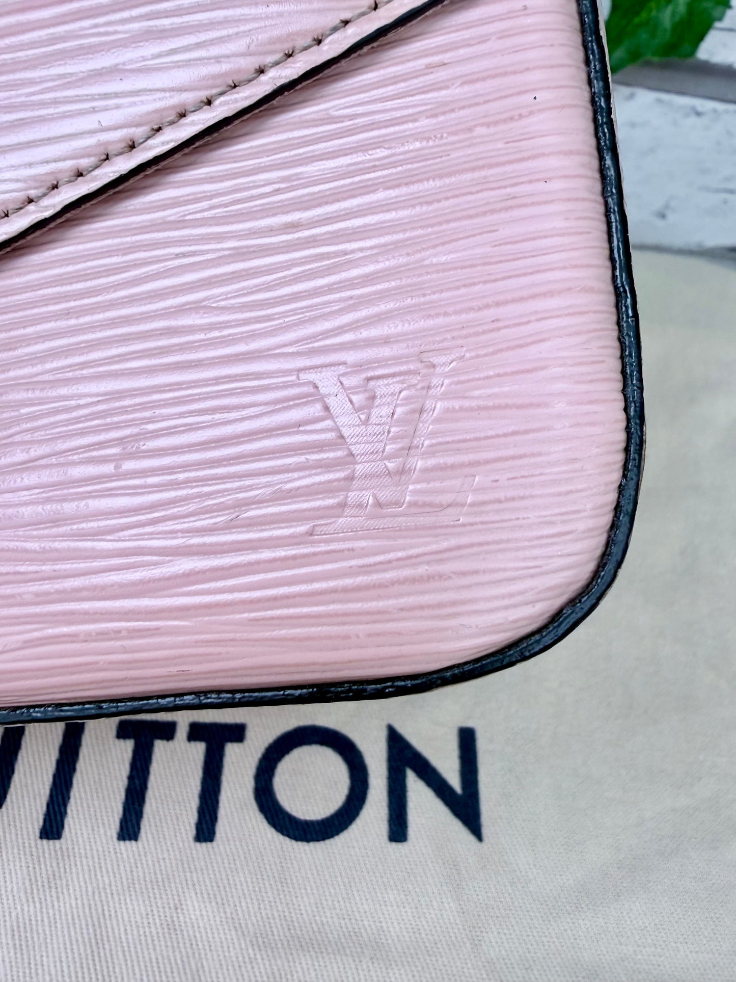 Louis Vuitton Epi Leather Felicie w/ Inserts (Light Pink) - Very Good