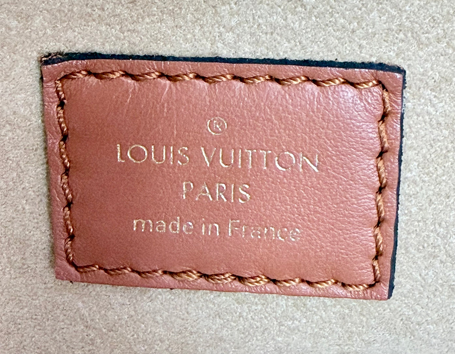 Louis Vuitton On My Side MM (Galet) - Excellent
