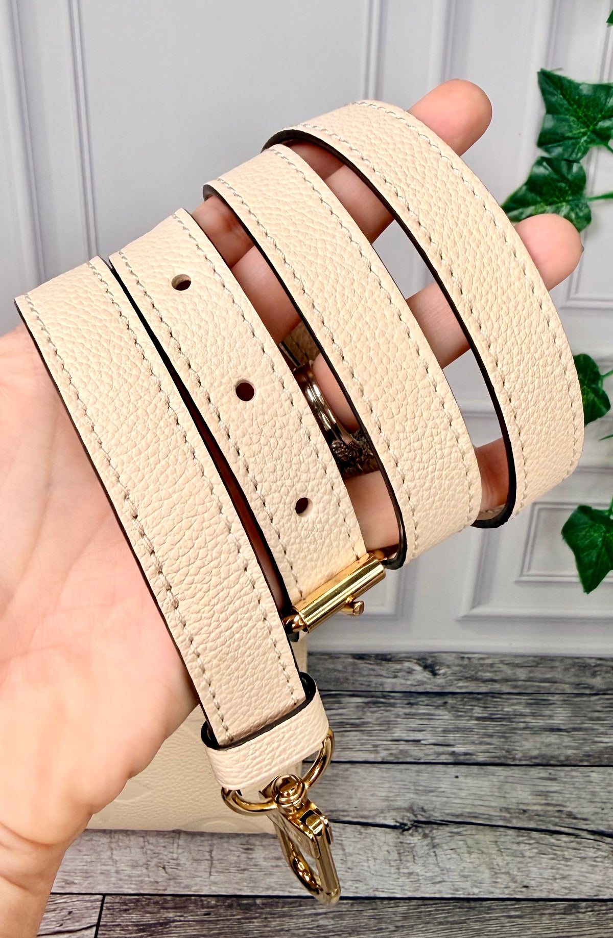 Louis Vuitton Empreinte Leather On The Go East West (Cream) - Like New