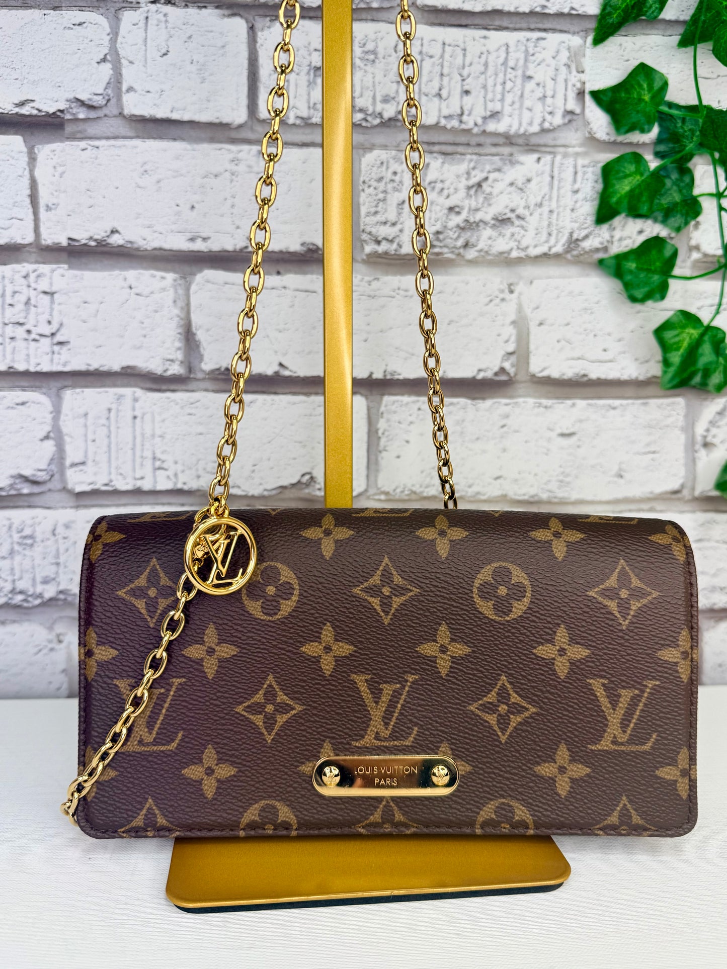 Louis Vuitton Lily Wallet On Chain - Excellent/Like New