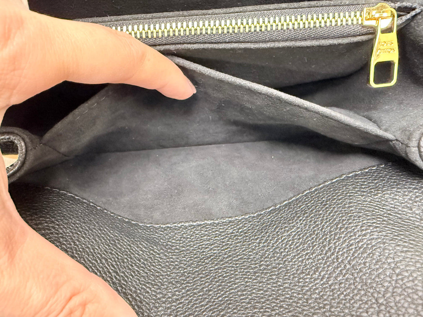Louis Vuitton Empreinte Leather Metis East West (Black) - Pristine