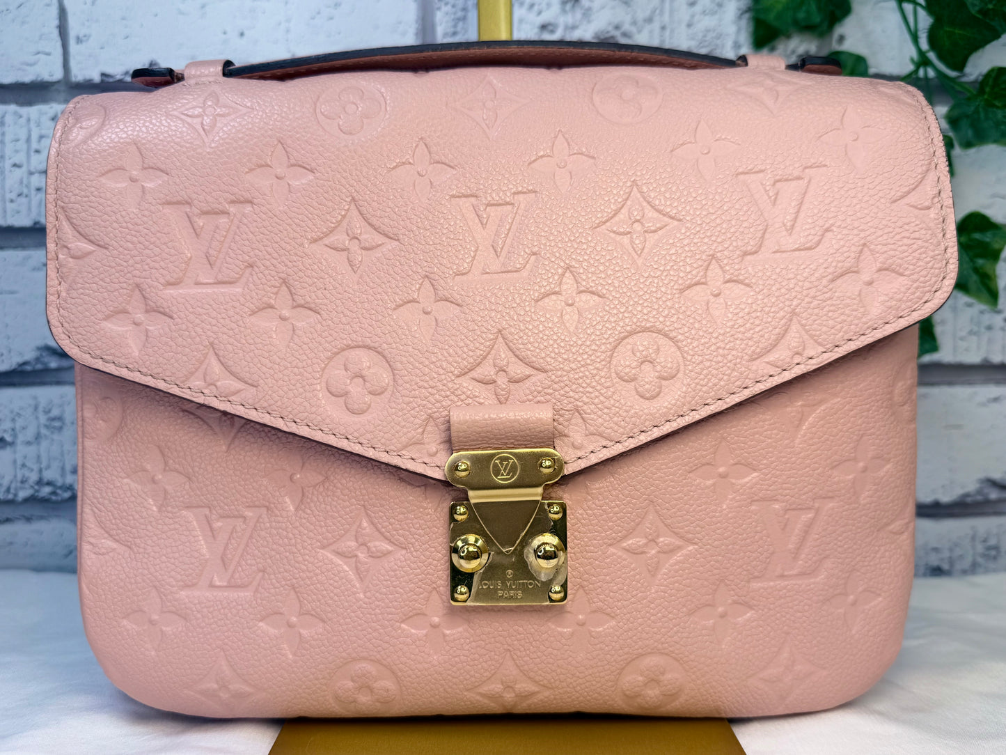 Pre-Owned Louis Vuitton Pochette Métis - Rose Poudre